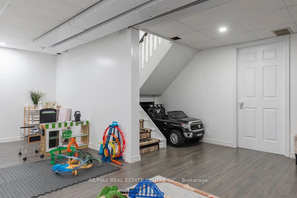 3 Bedrooms Condo at 2774 King,  Hamilton For sale