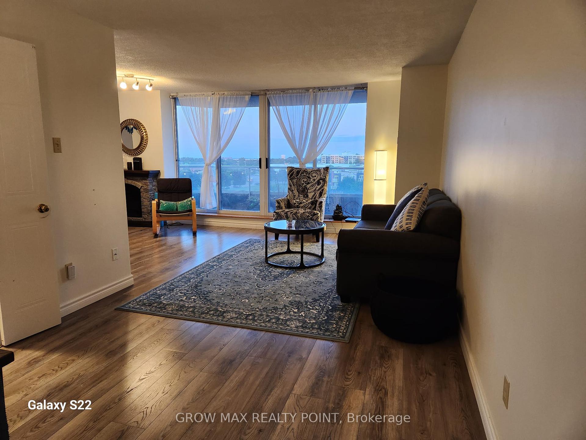 2 Bedrooms Condo at 410 Mclevin,  Toronto For sale