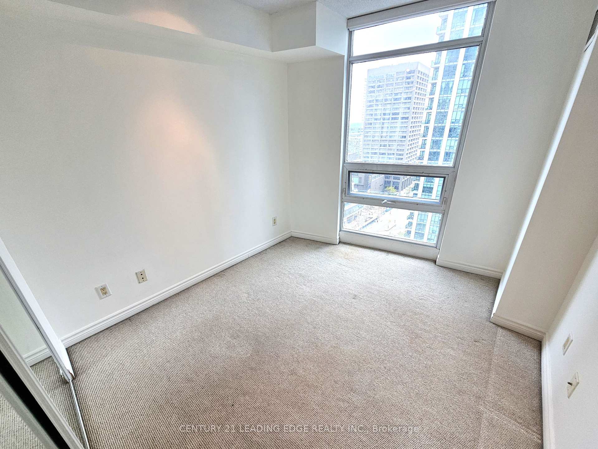 2 Bedrooms Condo at 18 Yonge, Toronto For sale