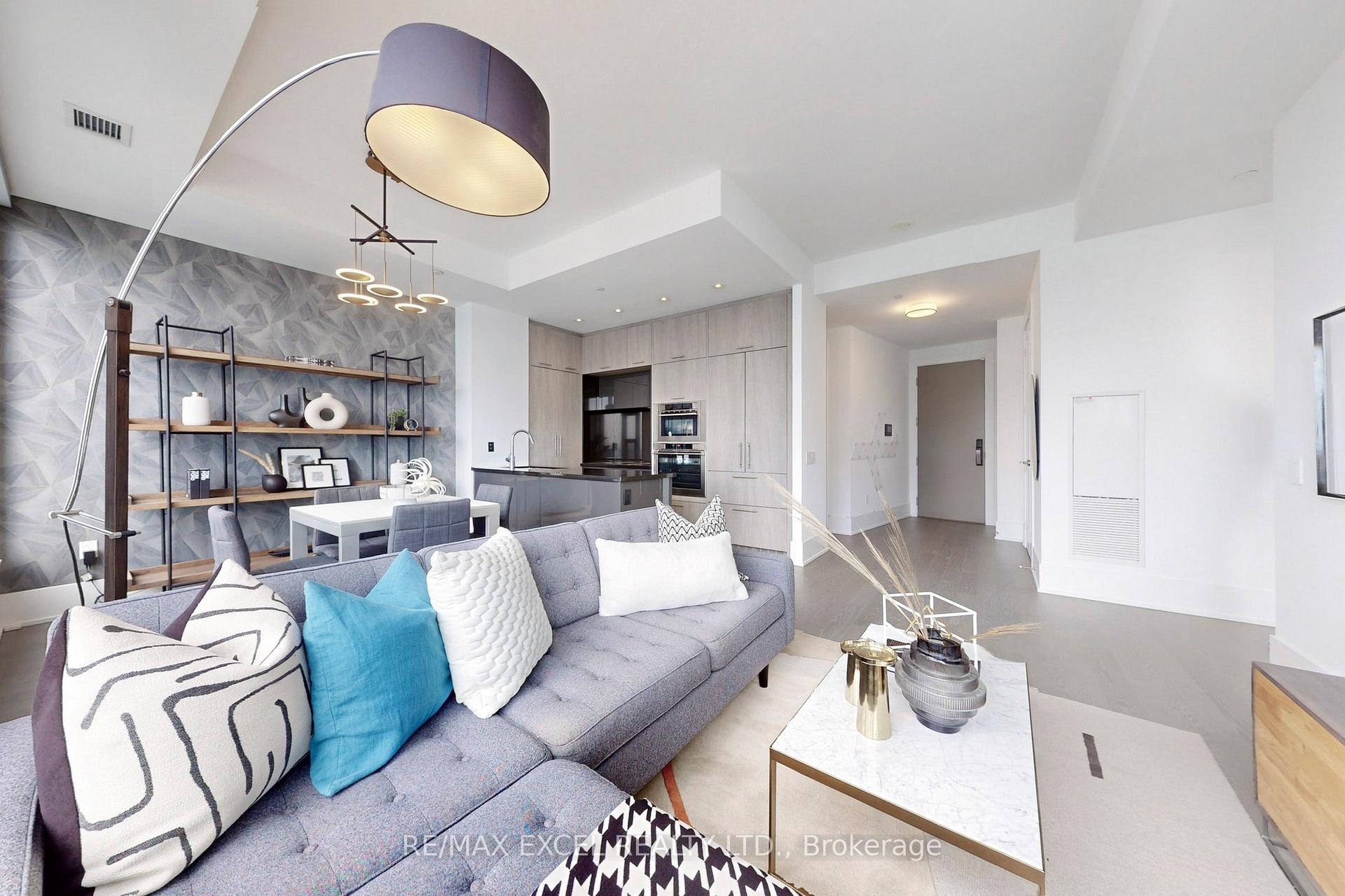 2 Bedrooms Condo at 10 York, Toronto For sale