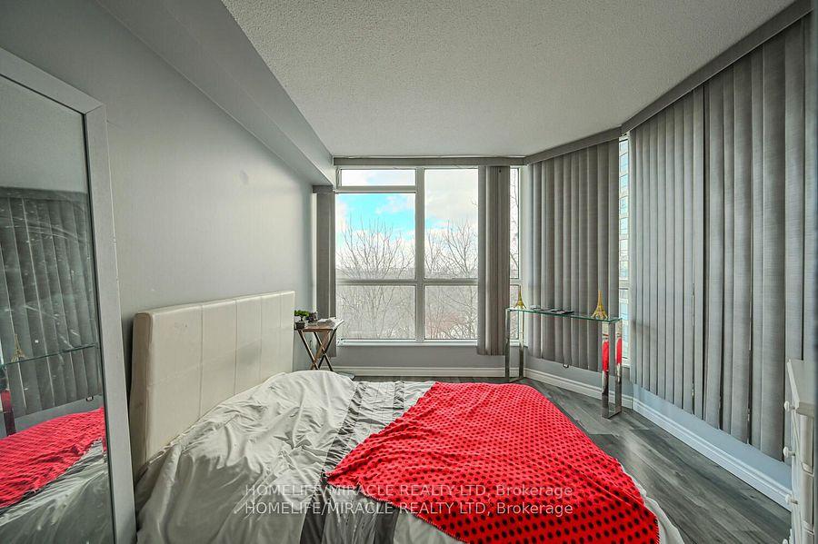 3 Bedrooms Condo at 5 Rowntree, Toronto For sale