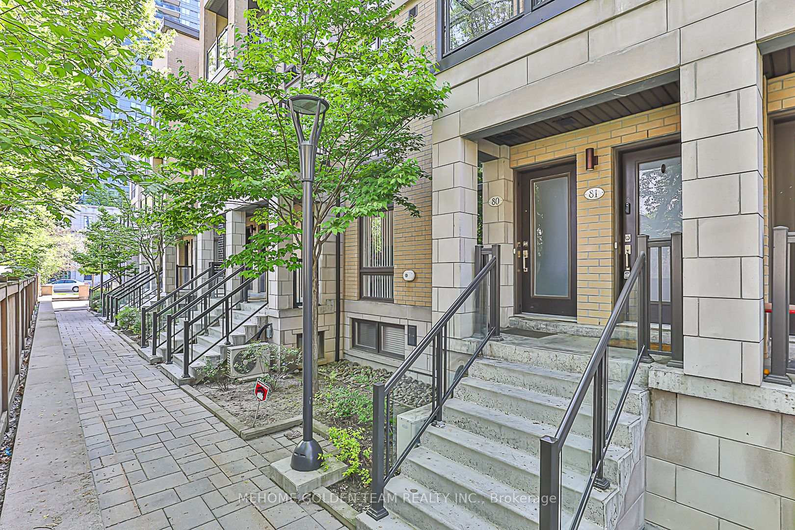 1 Bedroom Condo at 23 Eldora, Toronto For sale