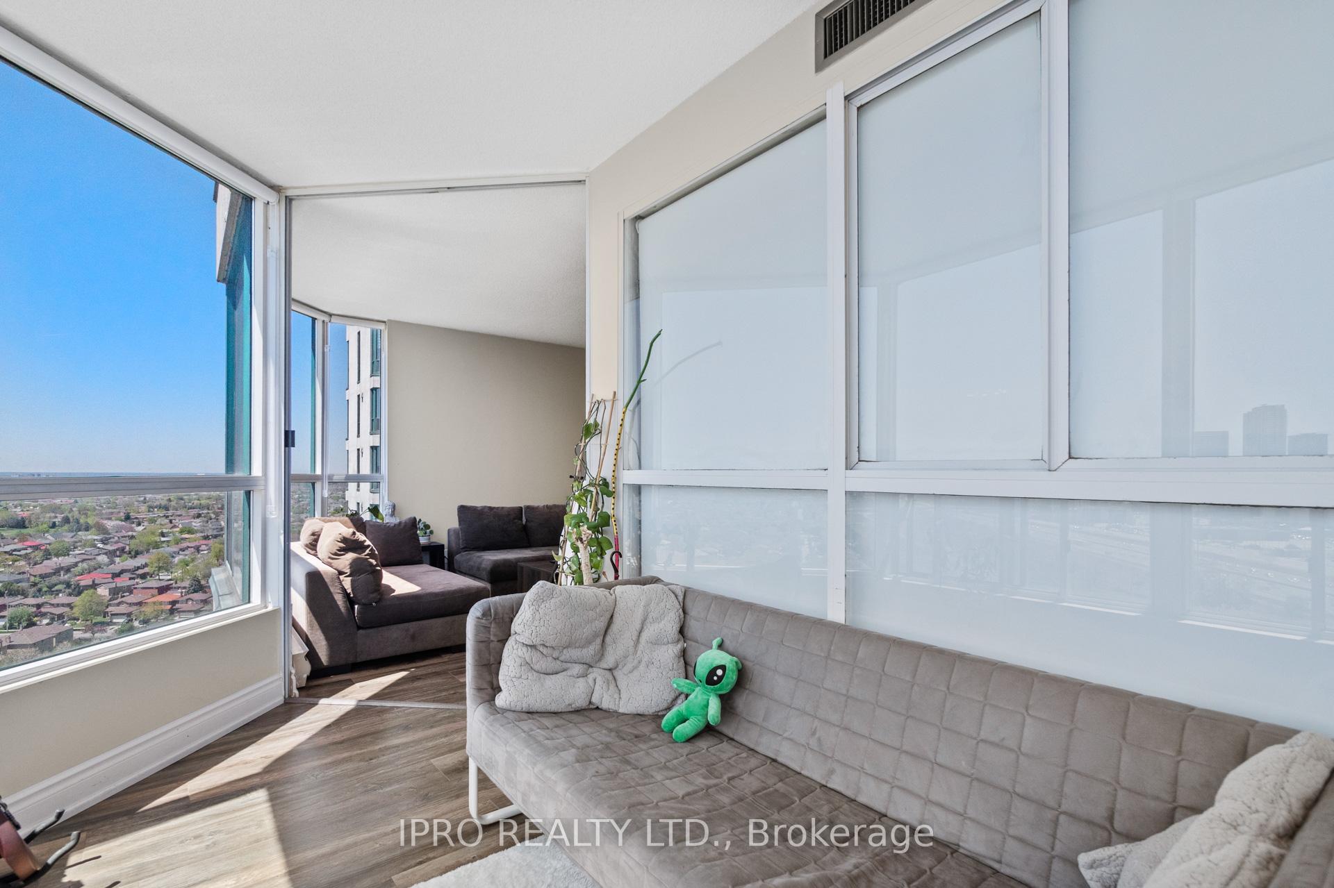 3 Bedrooms Condo at 4460 Tucana, Mississauga For sale