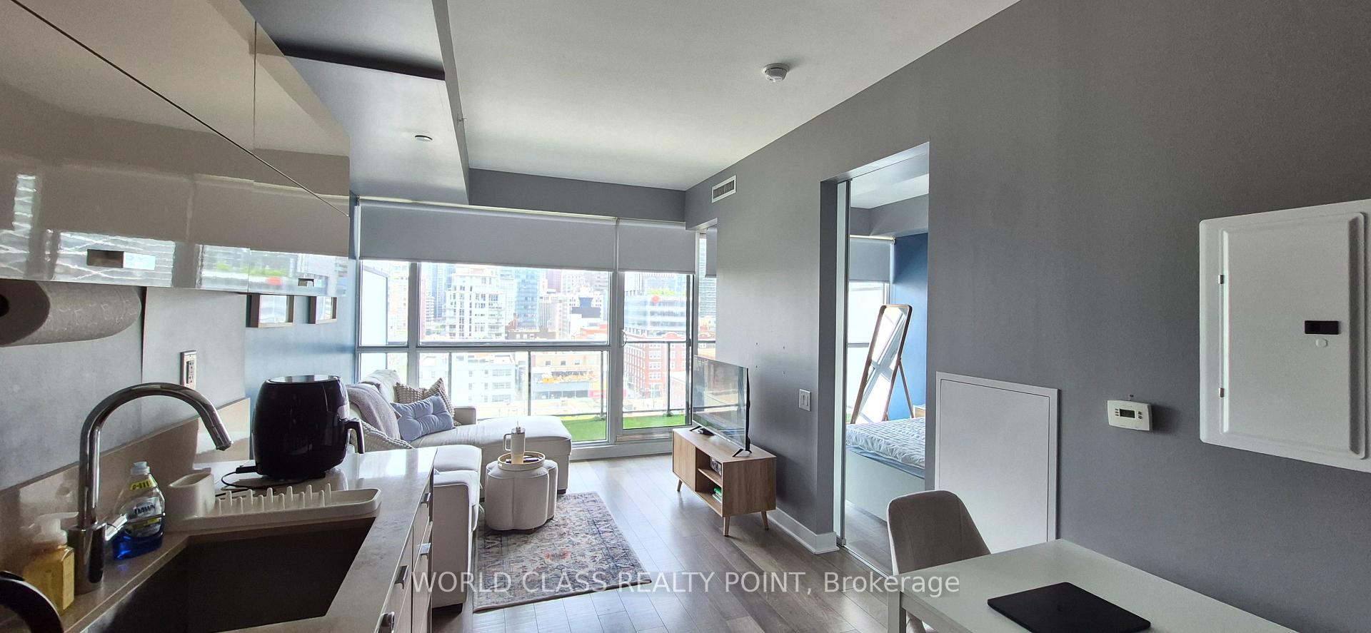 1 Bedroom Condo at 290 Adelaide, Toronto For sale