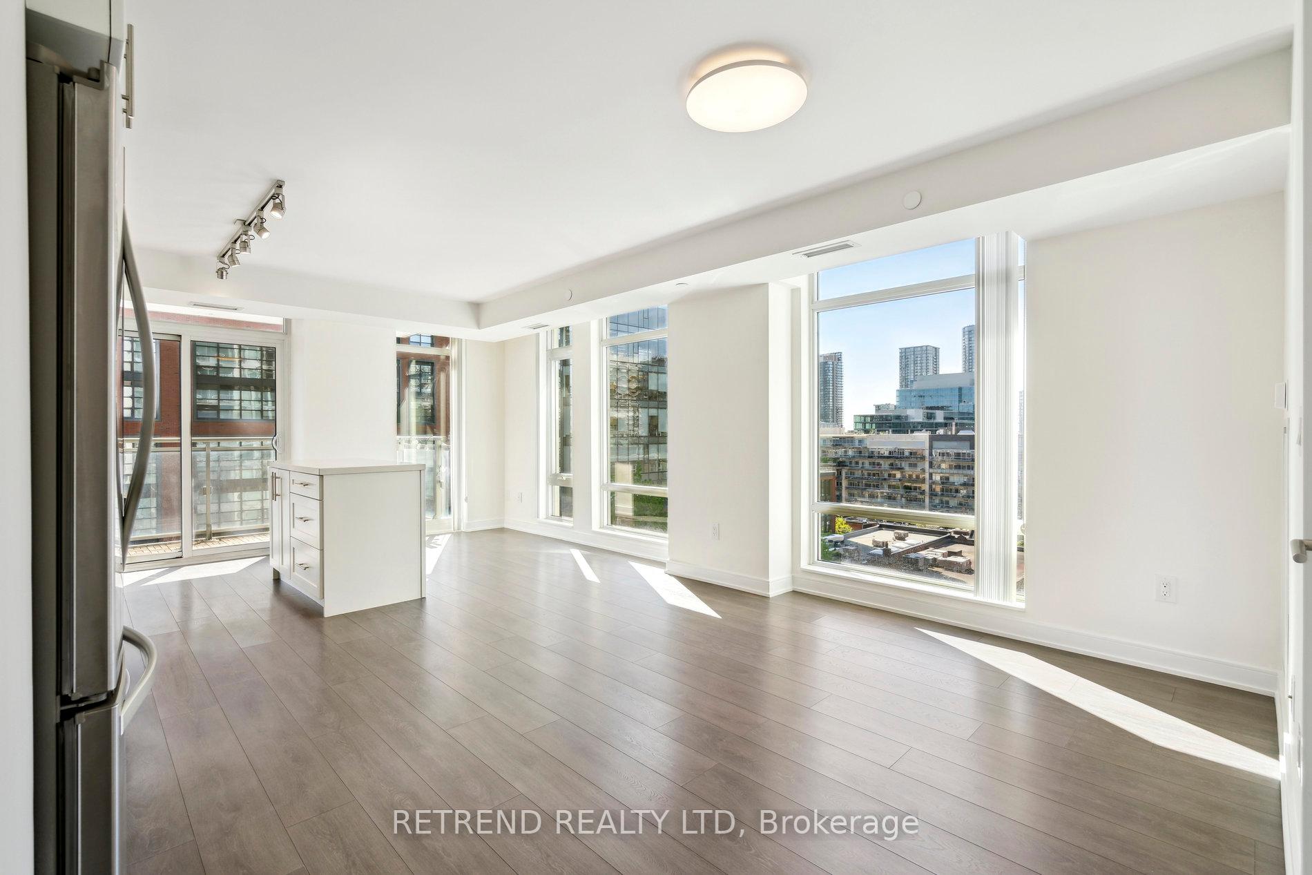 3 Bedrooms Condo at 525 Adelaide, Toronto For sale