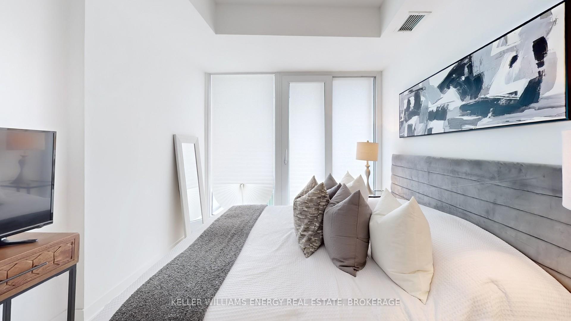 3 Bedrooms Condo at 3900 Confederation, Mississauga For sale