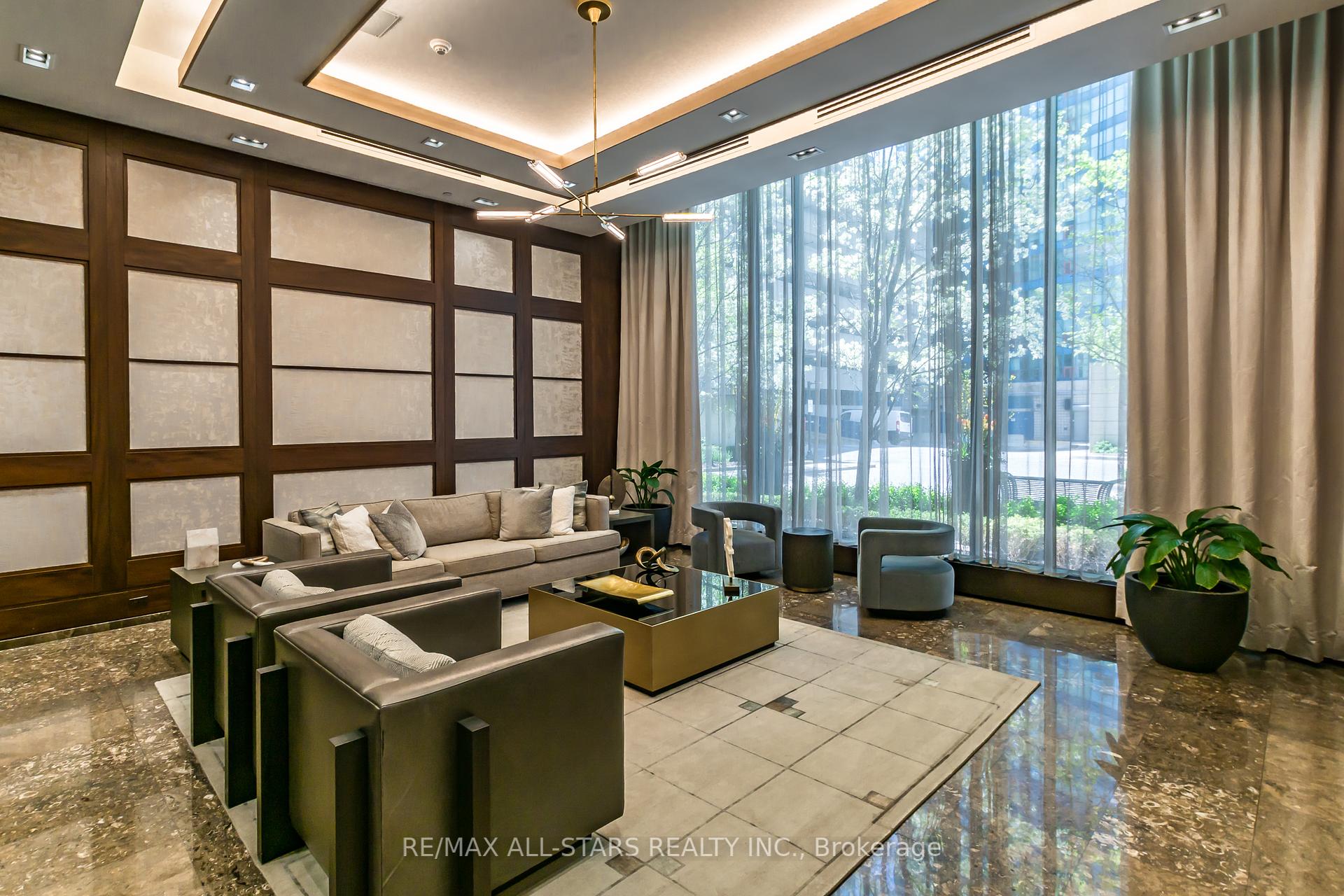 1 Bedroom Condo at 55 Harbour, Toronto For sale