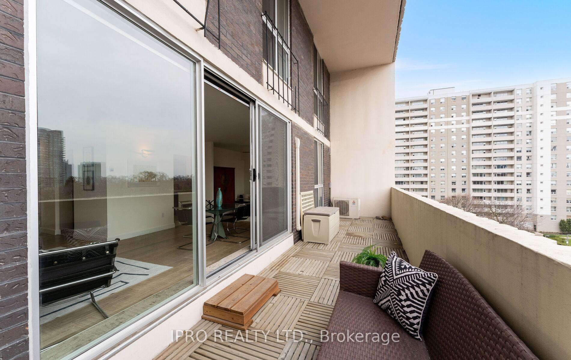 4 Bedrooms Condo at 60 Southport, Toronto For sale