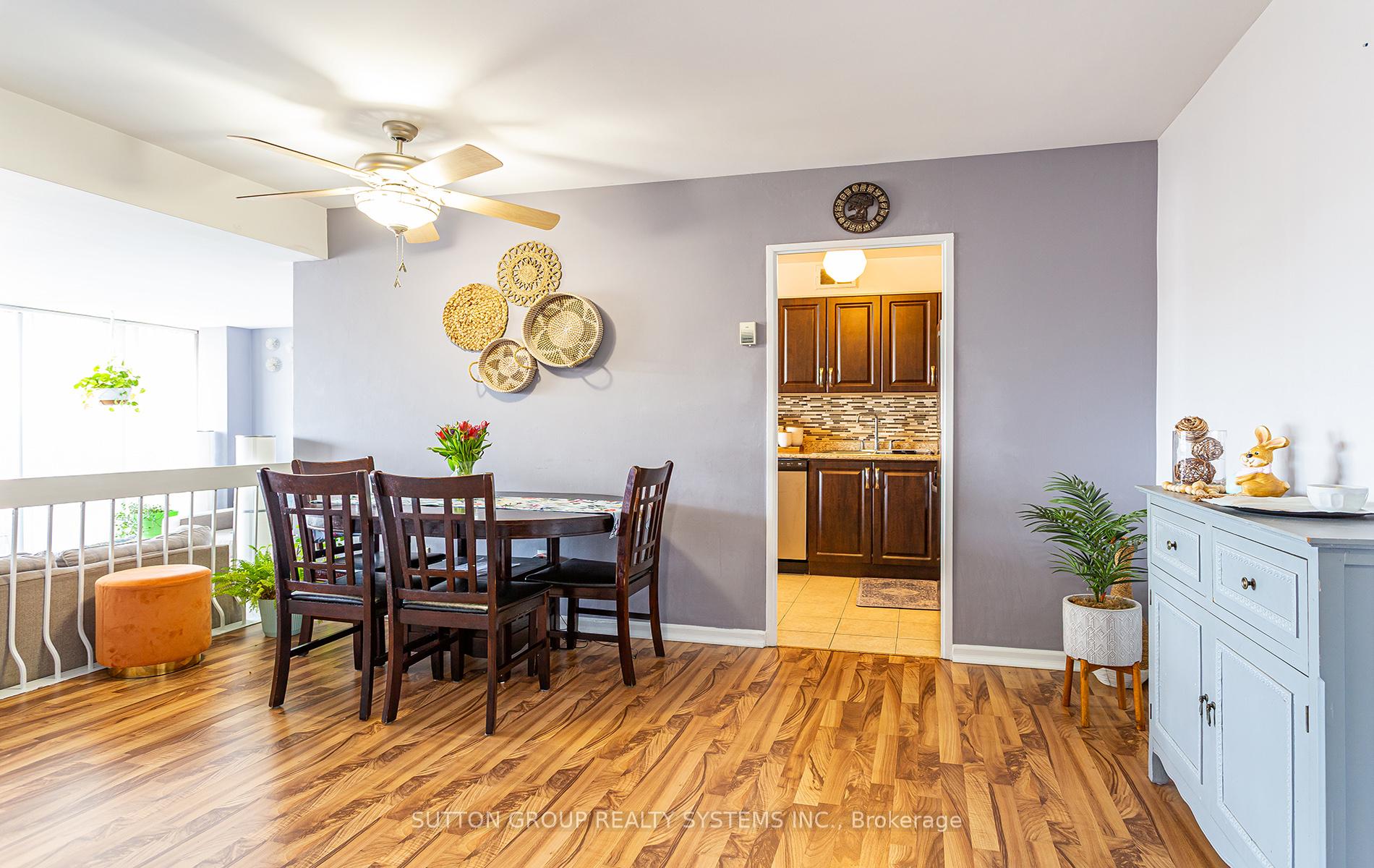 2 Bedrooms Condo at 31 Four Winds, Toronto For sale