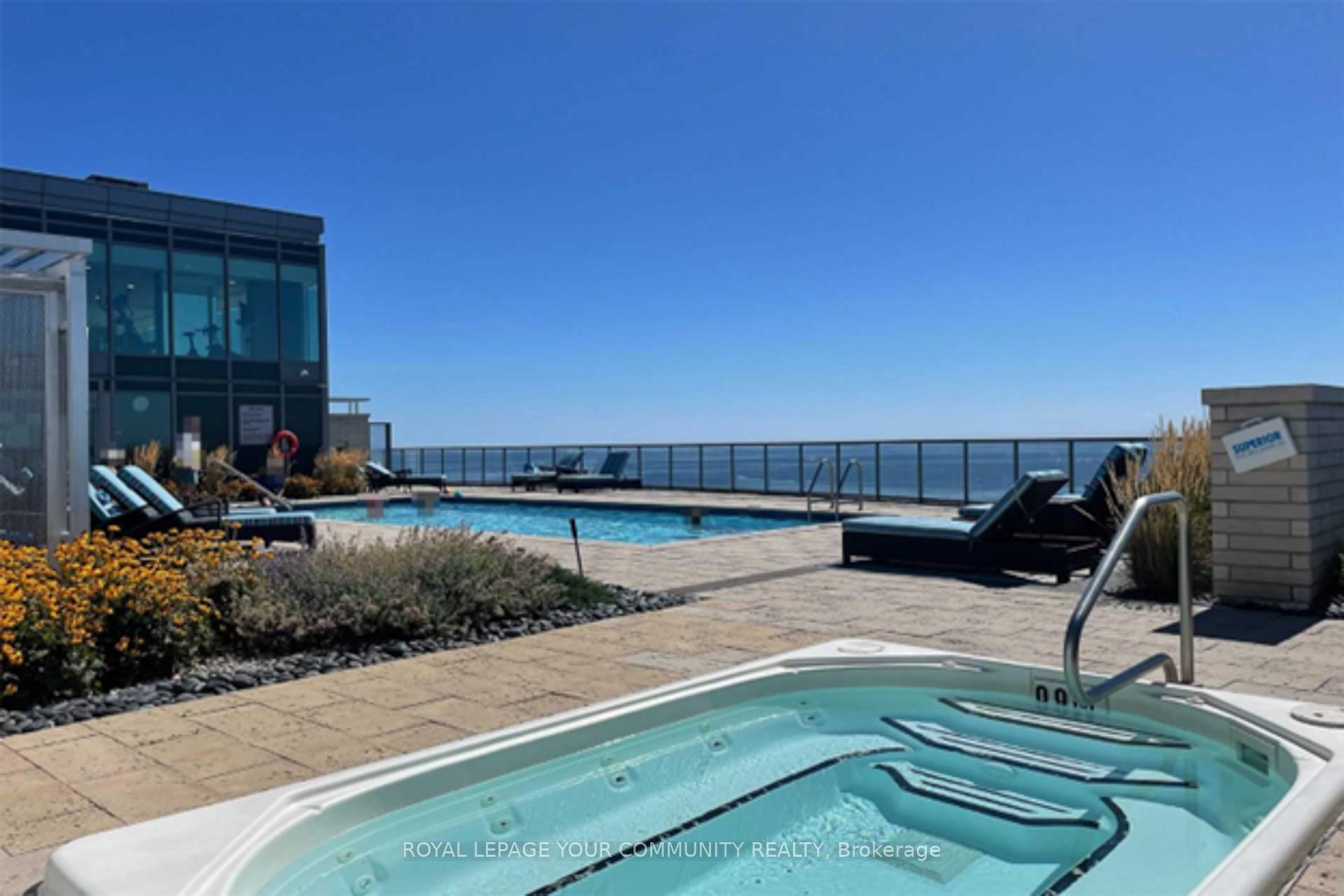 2 Bedrooms Condo at 11 Bronte,  Oakville For sale