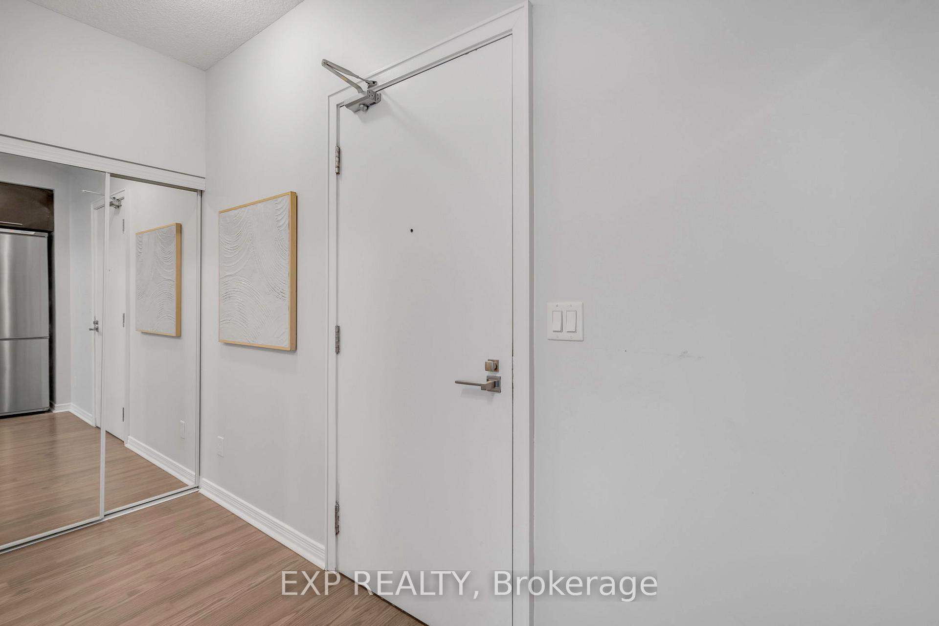 1 Bedroom Condo at 352 Front, Toronto For sale