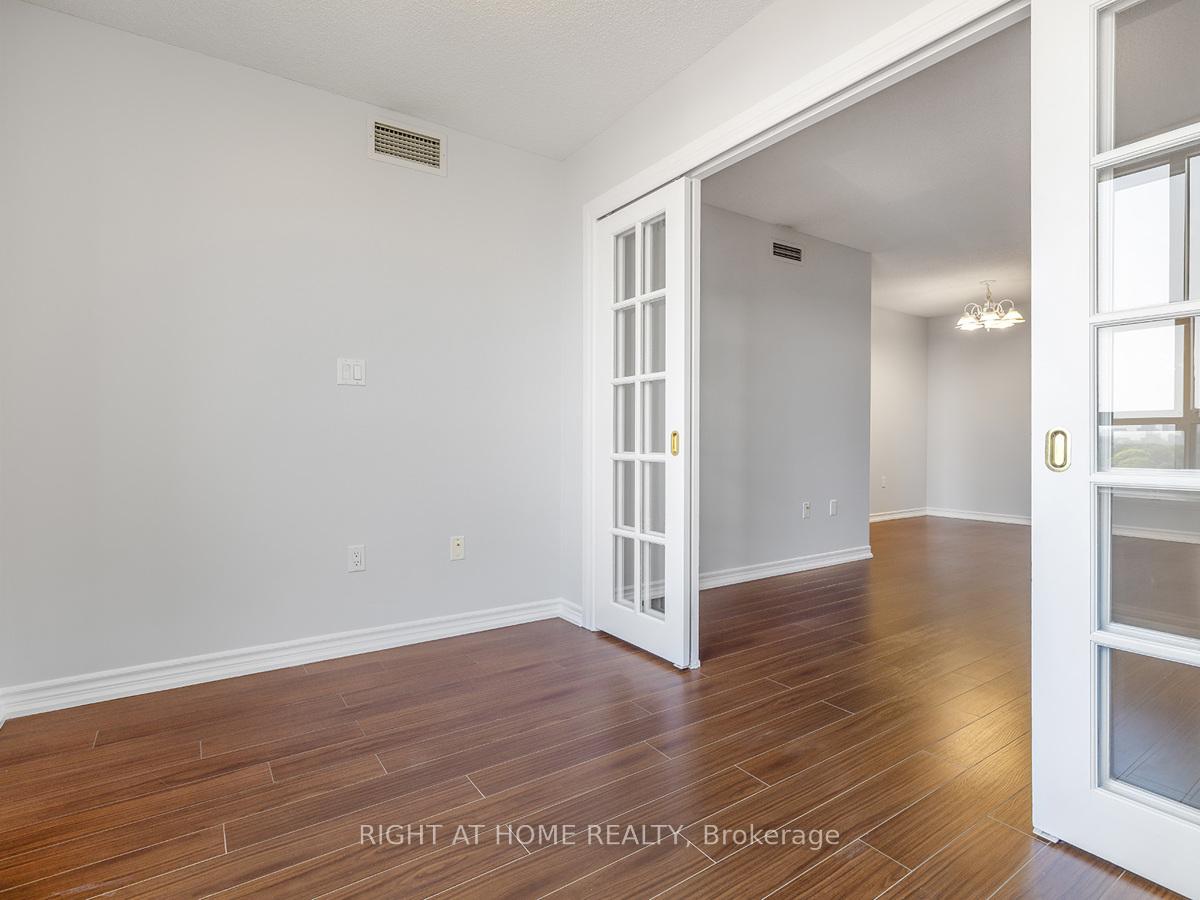 3 Bedrooms Condo at 88 Grandview,  Toronto For sale