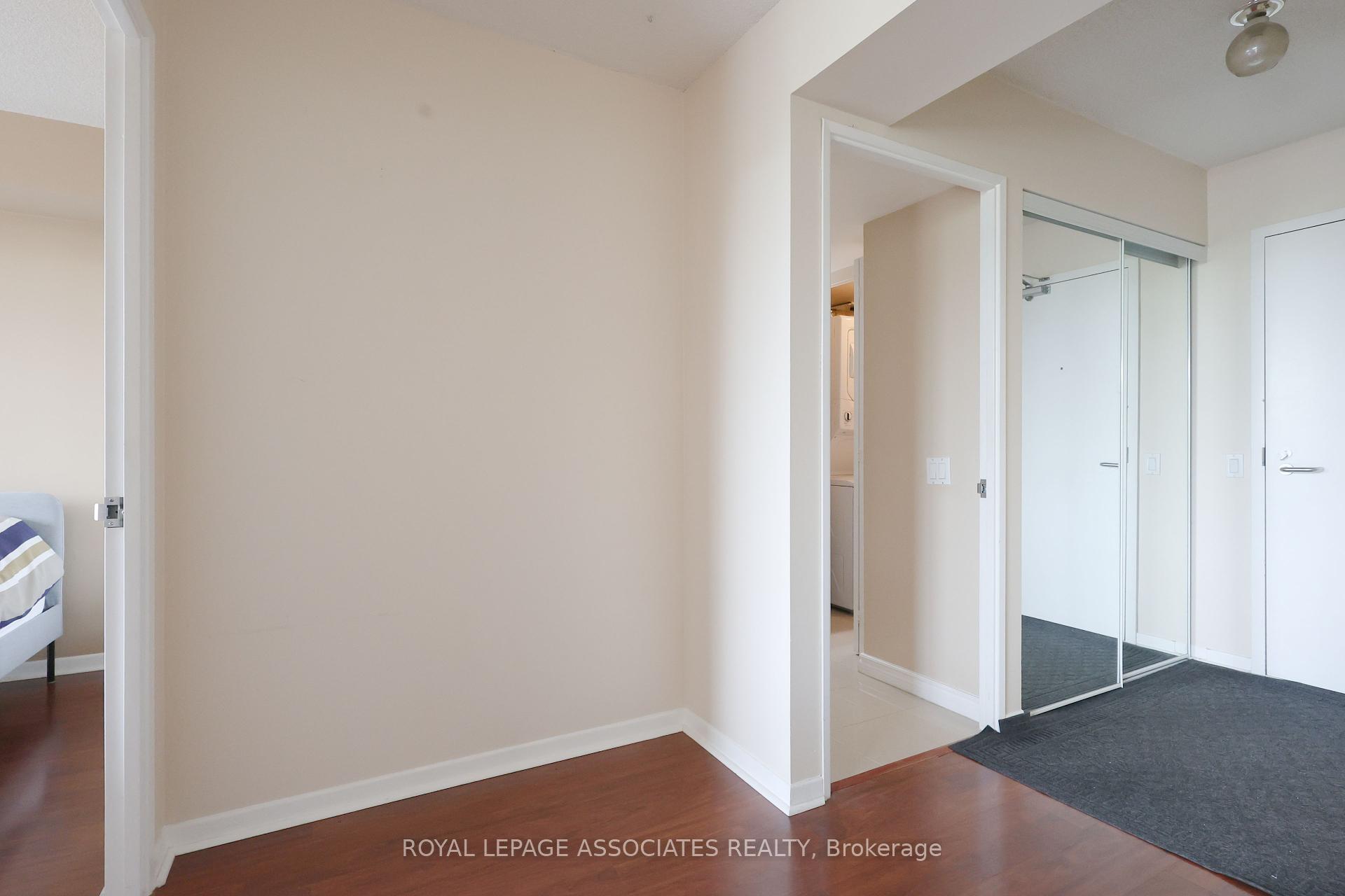 1 Bedroom Condo at 21 Overlea, Toronto For sale