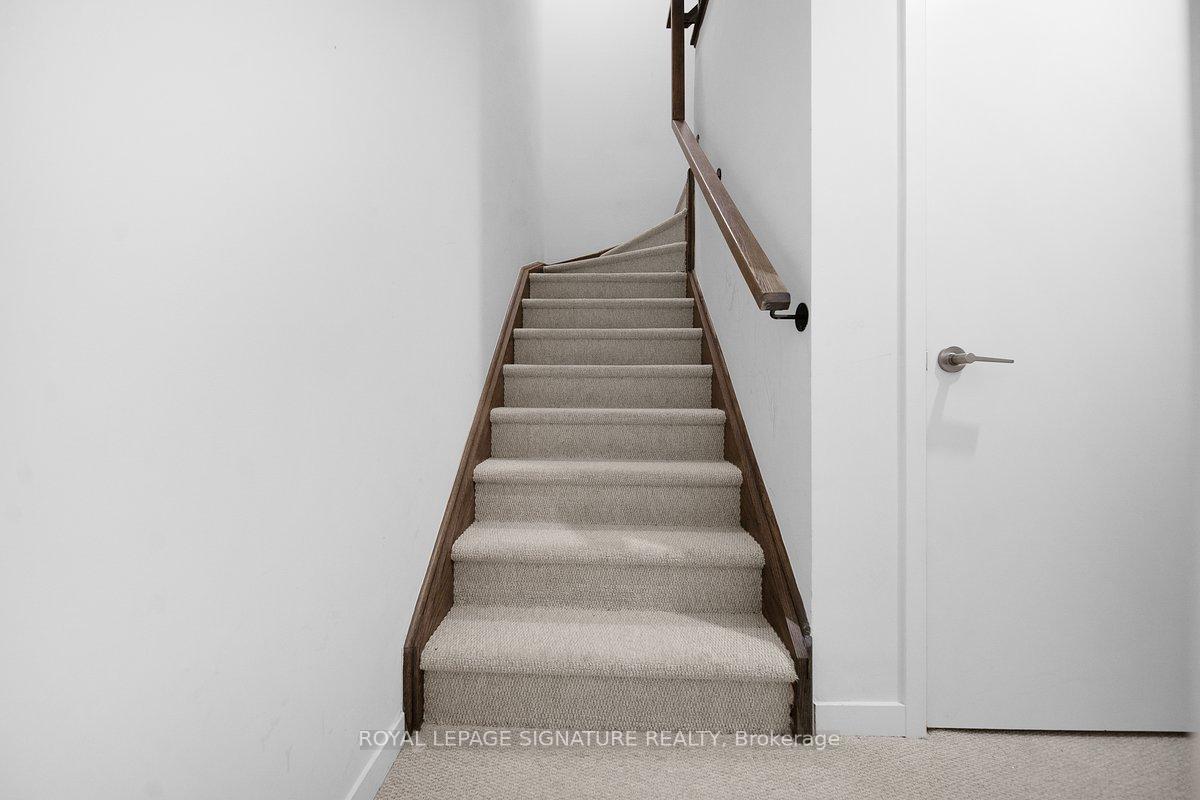 2 Bedrooms Condo at 151 Honeycrisp, Vaughan For sale