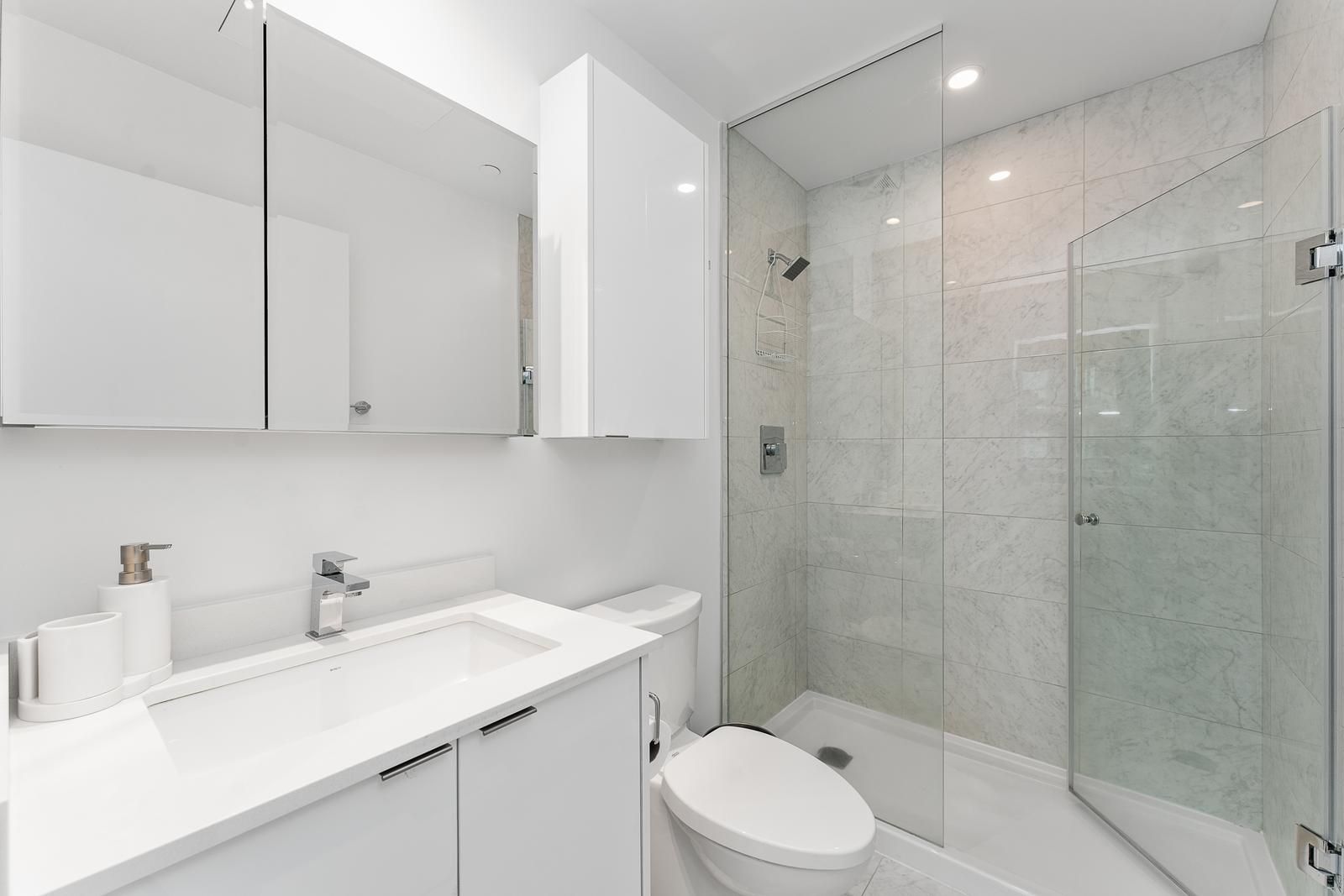1928 Lakeshore Boulevard 4203