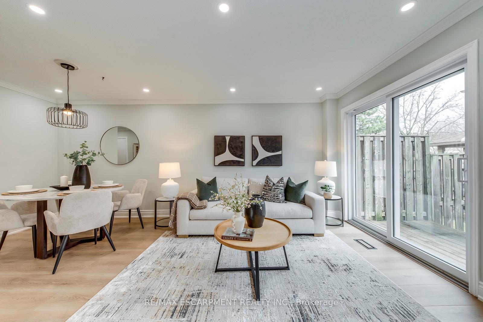 3 Bedrooms Condo at 2880 Headon Forest,  Burlington For sale