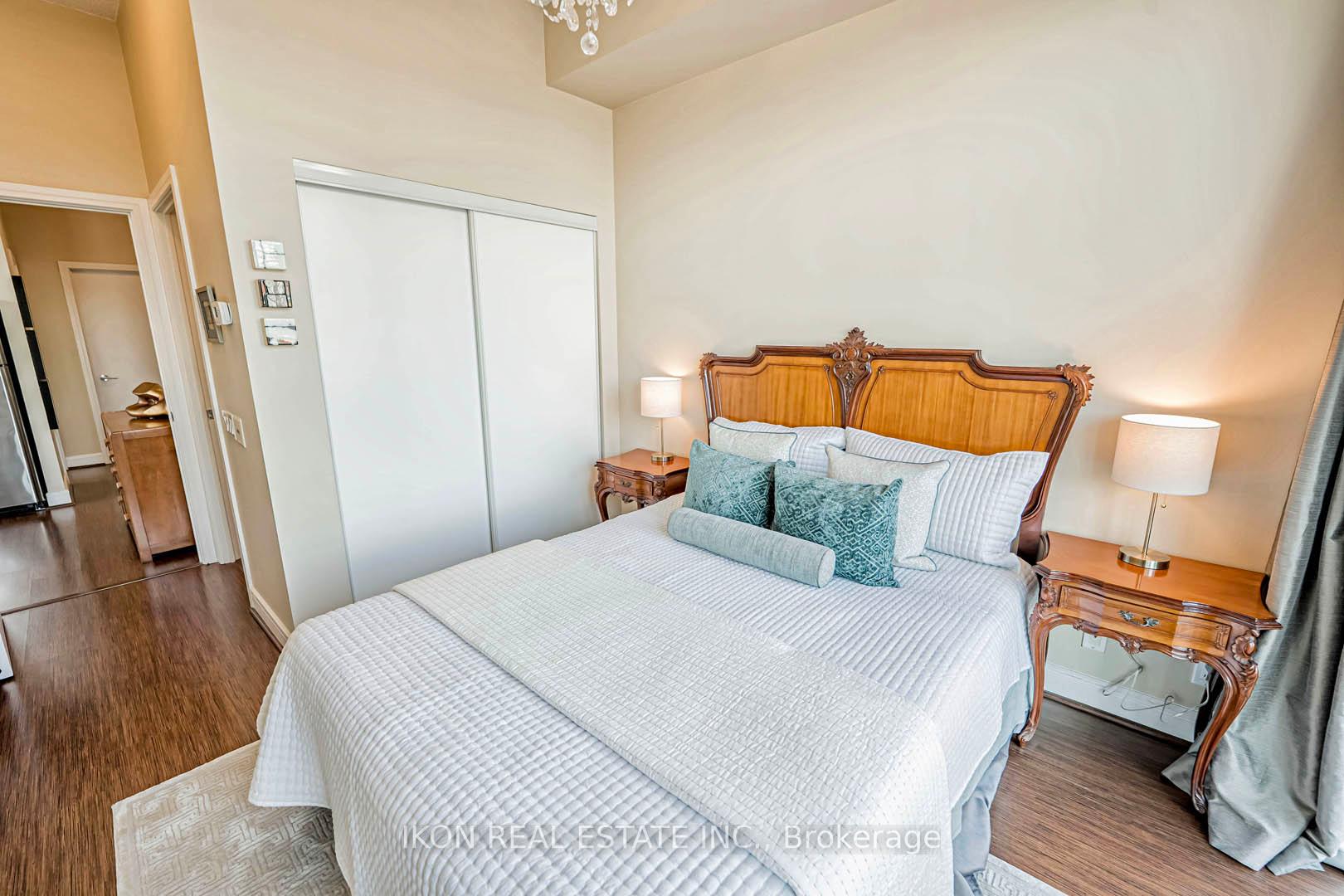 3 Bedrooms Condo at 116 George, Toronto For sale