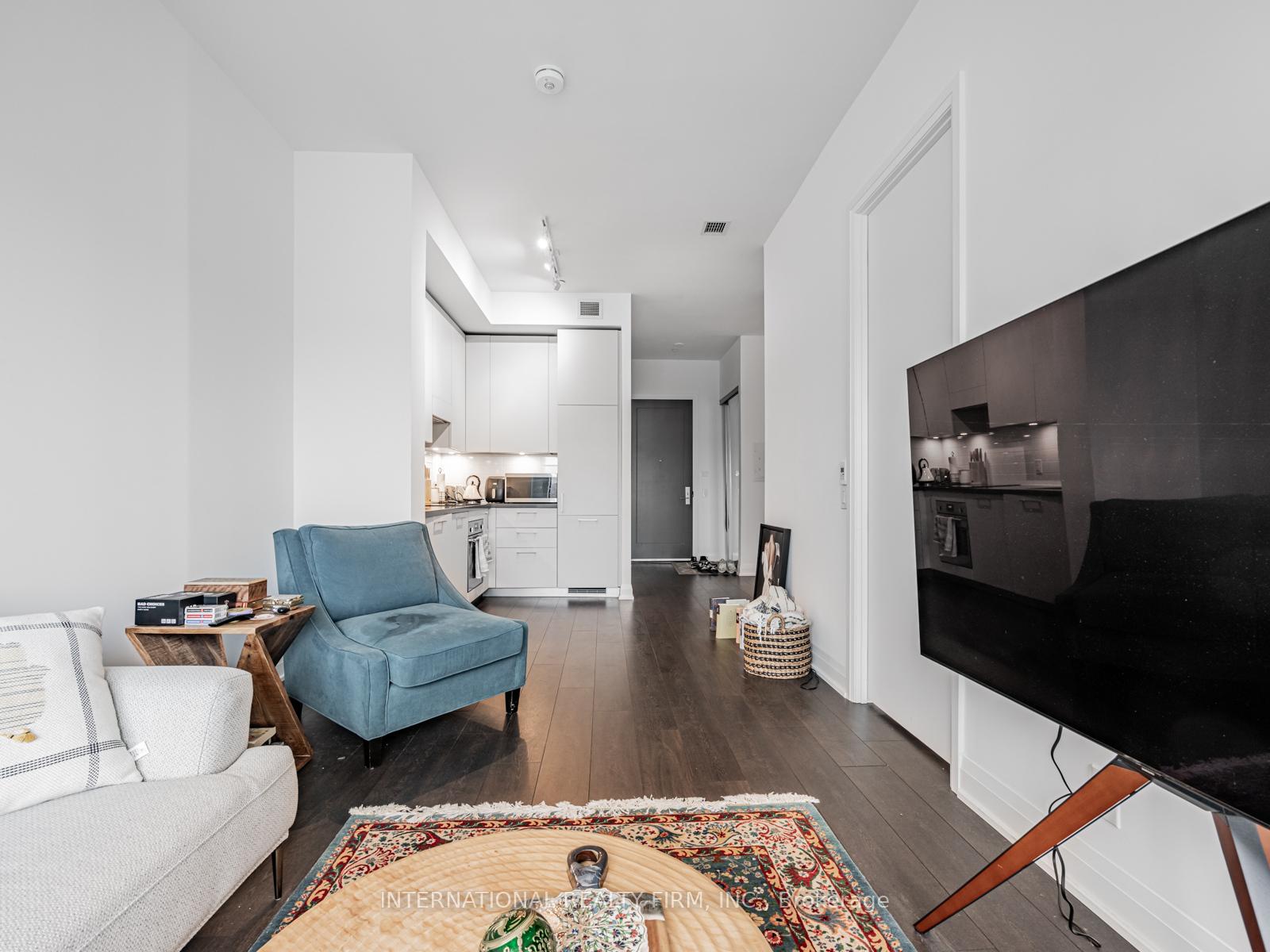 2 Bedrooms Condo at 33 Frederick Todd, Toronto For sale