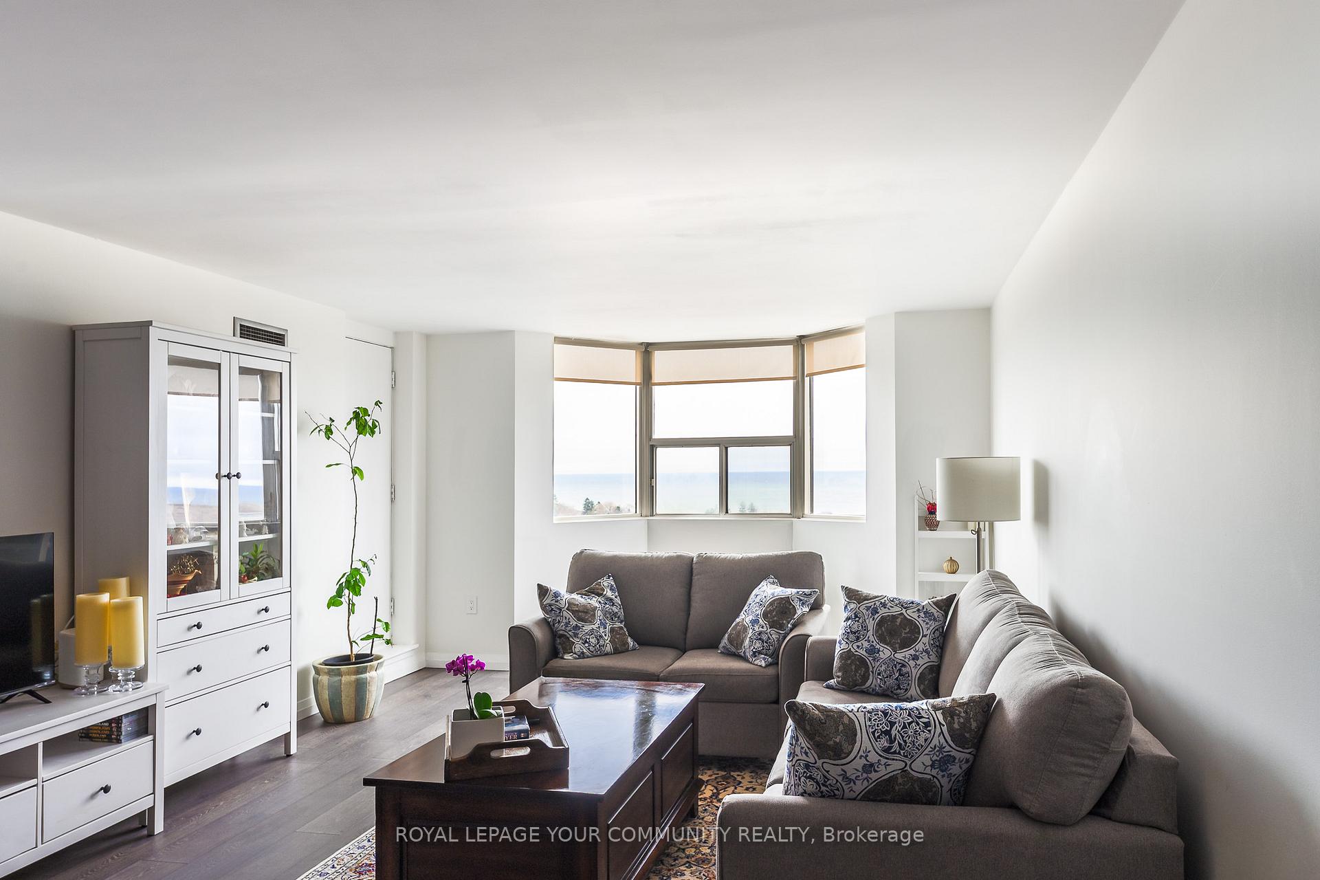 2 Bedrooms Condo at 3845 Lake Shore,  Toronto For sale