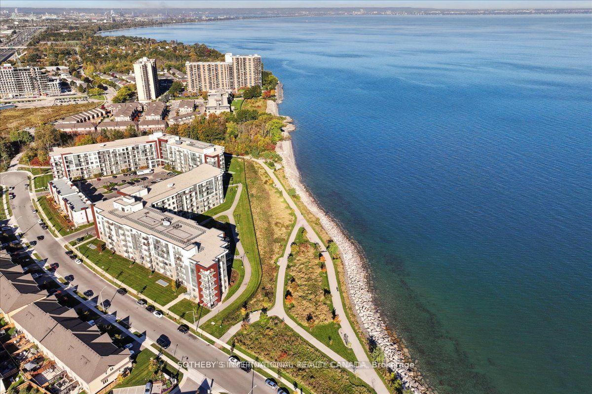 2 Bedrooms Condo at 101 Shoreview, Hamilton For sale