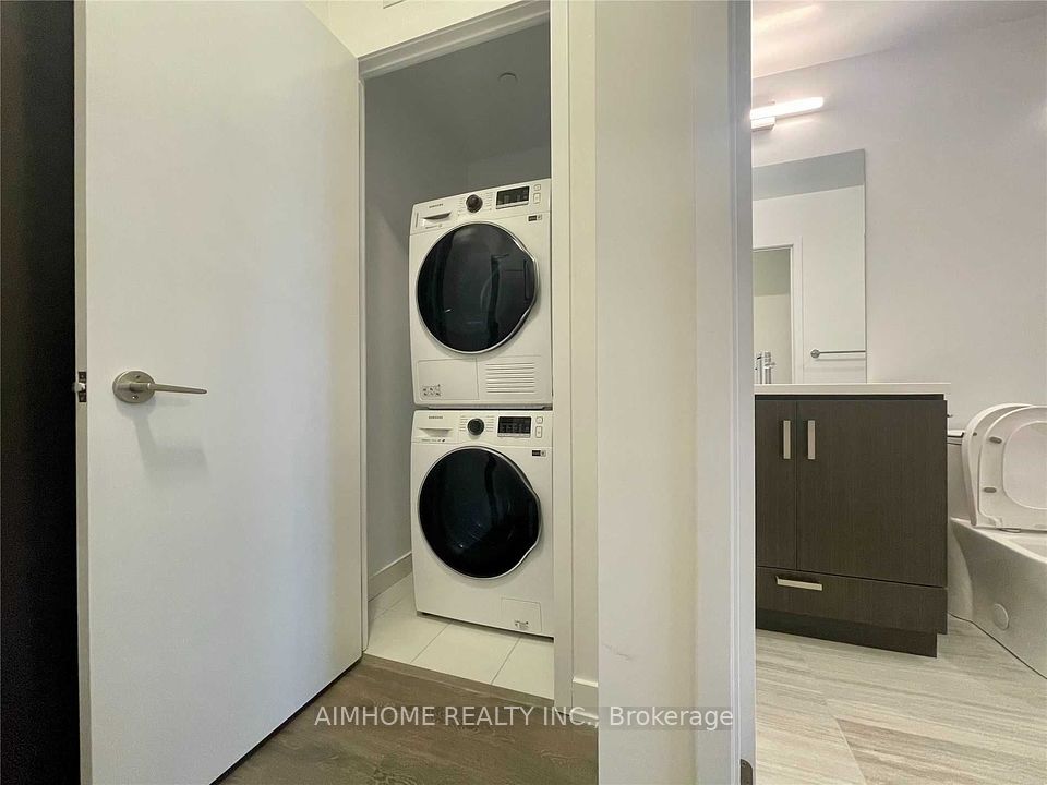 #820 - 10 Honeycrisp Crescent, Vaughan, ON L4K 0M7