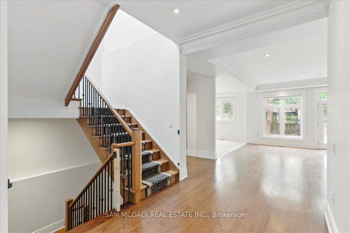 955 Albertson Crescent
