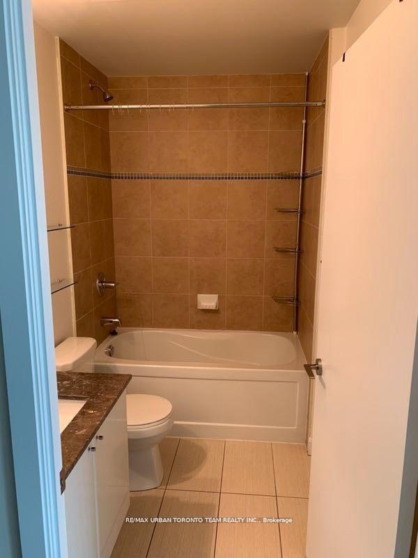 2 Bedrooms Condo at 33 Bay, Toronto For sale