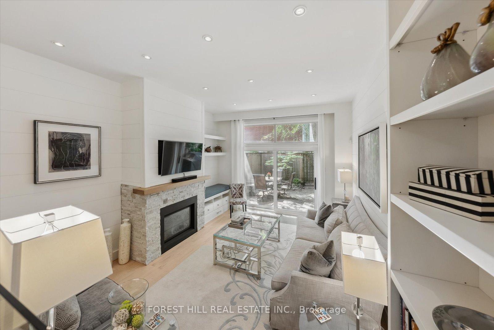 3 Bedrooms Condo at 10 Buller, Toronto For sale