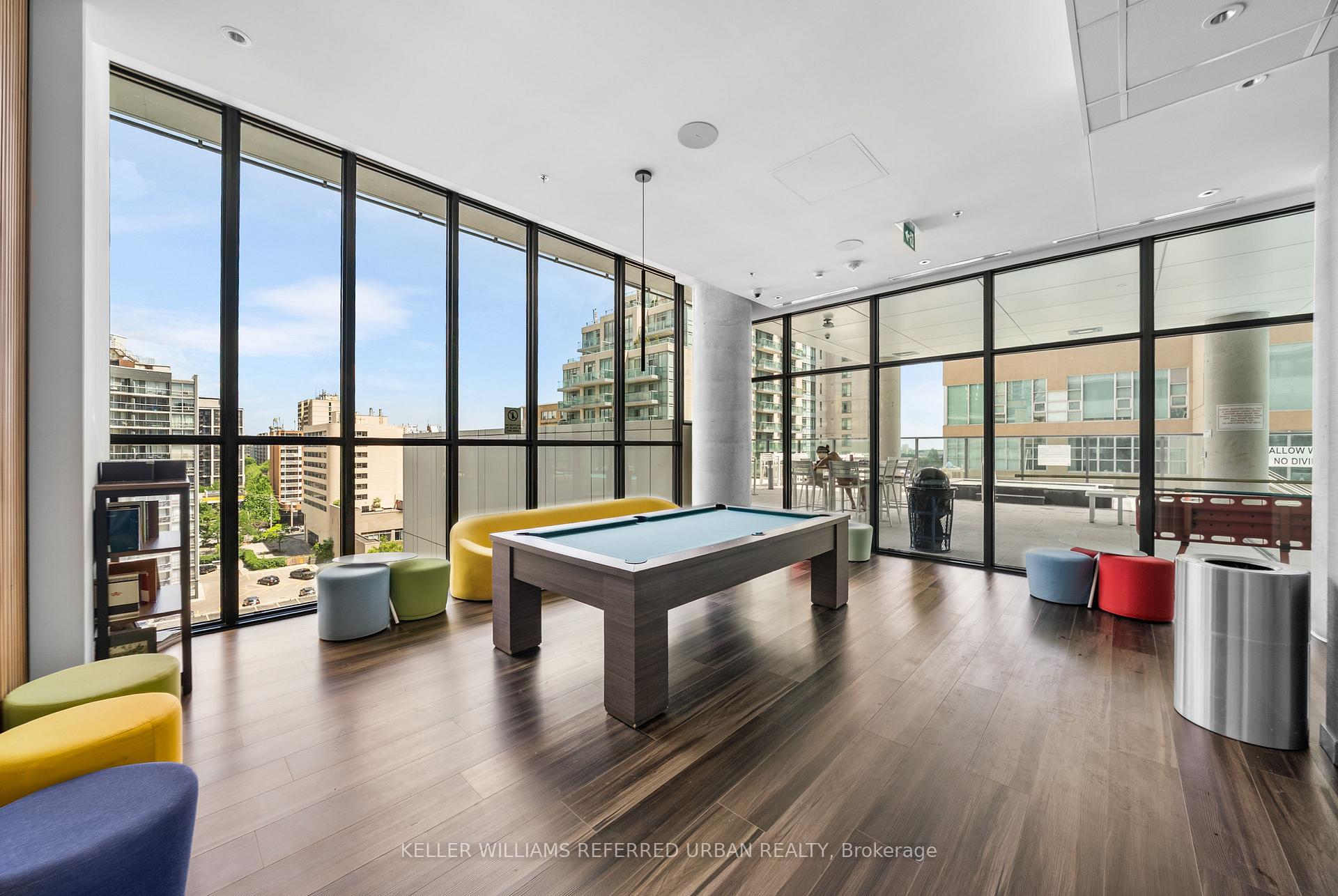 2 Bedrooms Condo at 185 Roehampton, Toronto For sale