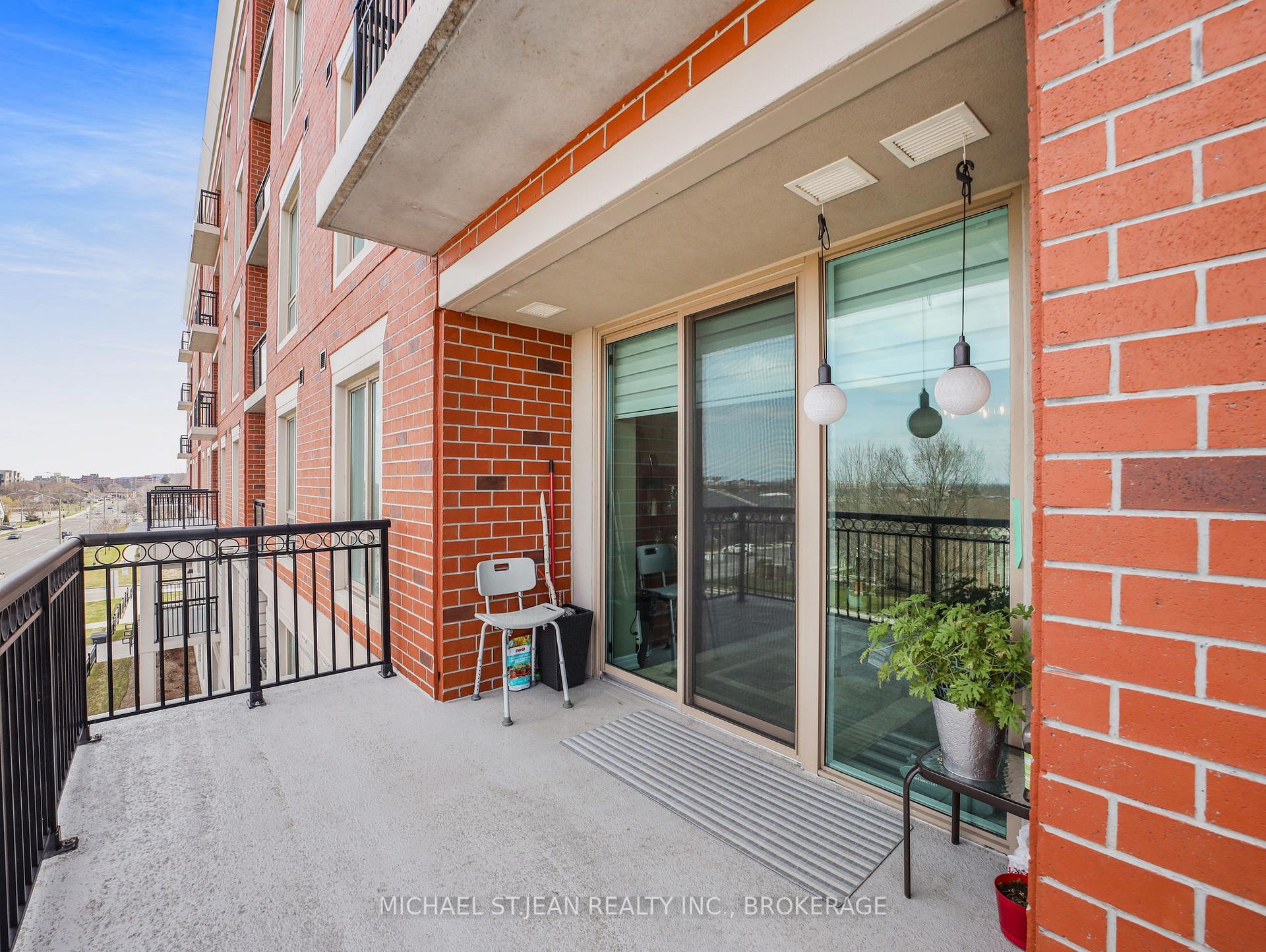 2 Bedrooms Condo at 2750 King,  Hamilton For sale
