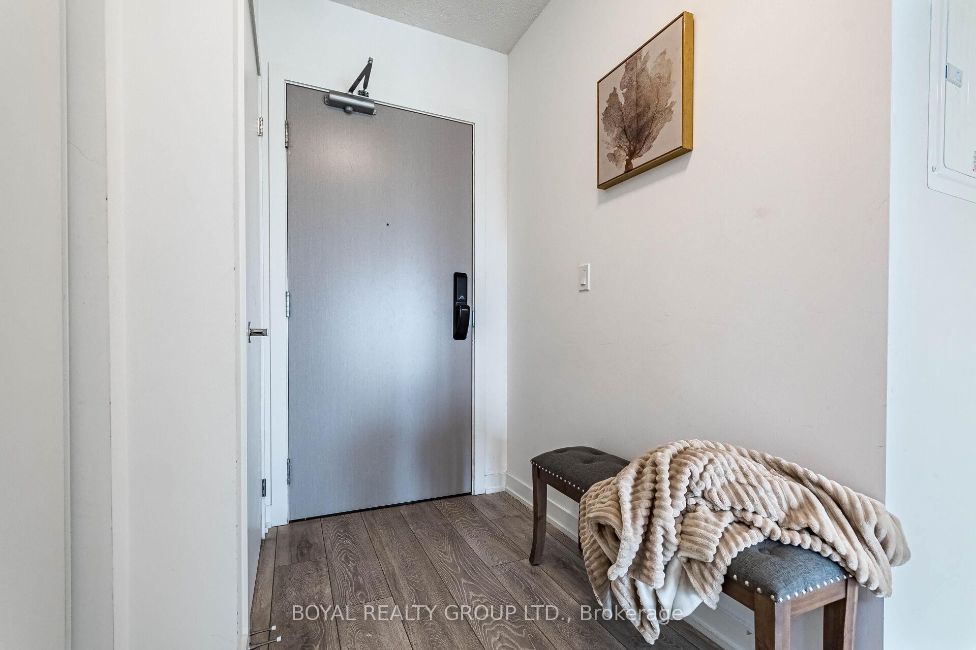 2 Bedrooms Condo at 3200 Dakota Common, Burlington For sale