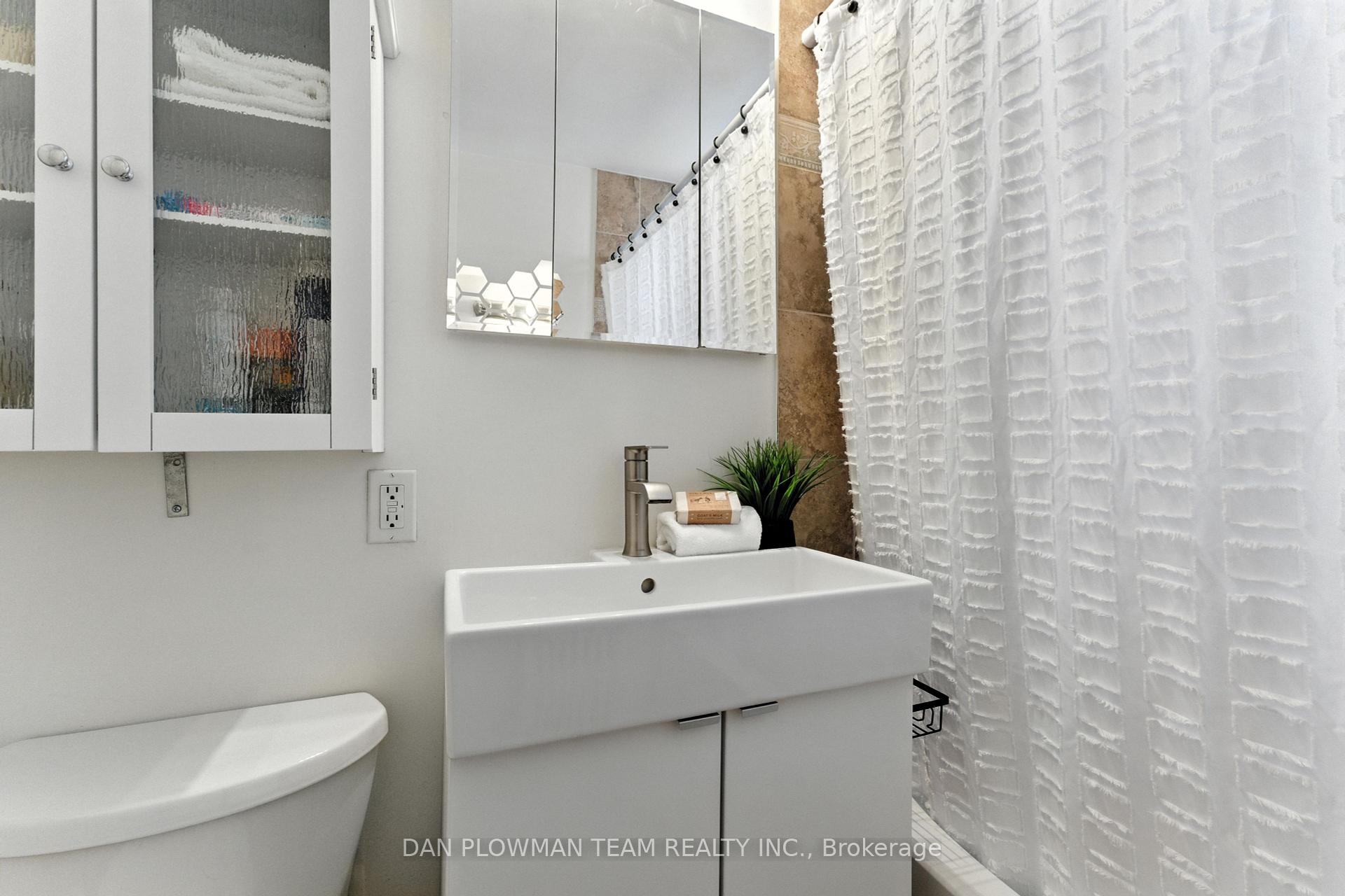 1 Bedroom Co-op at 2550 Bathurst, Toronto For sale