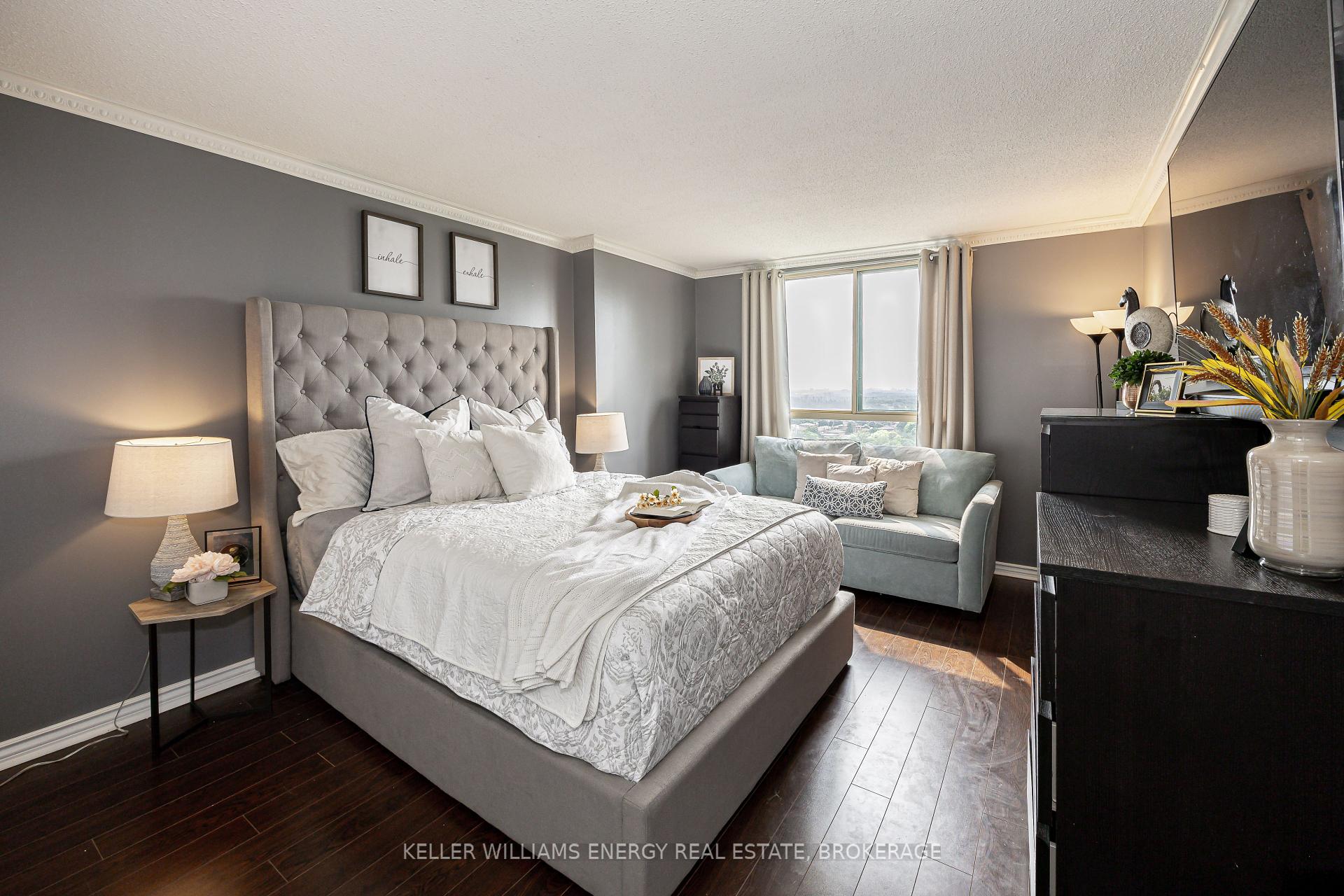 2 Bedrooms Condo at 41 Markbrook,  Toronto For sale