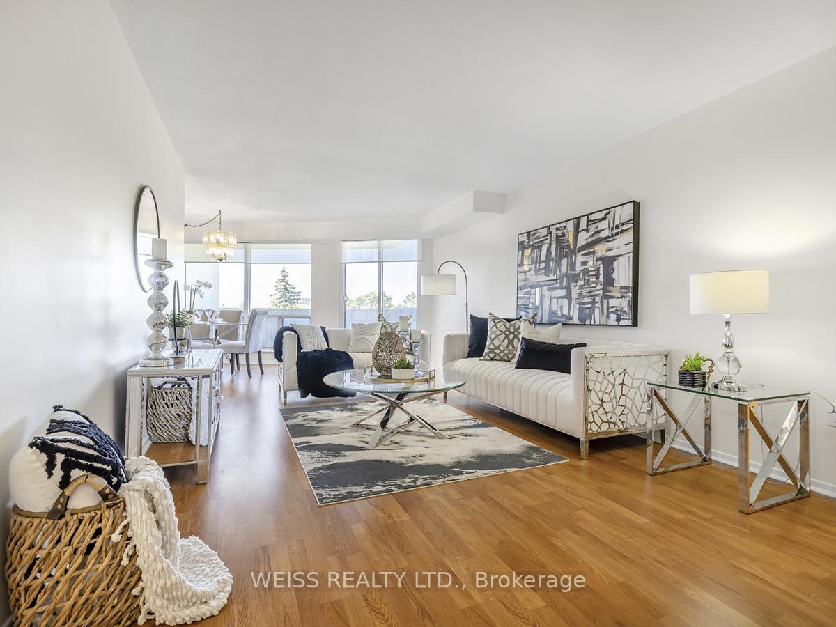 3 Bedrooms Condo at 150 Neptune,  Toronto For sale