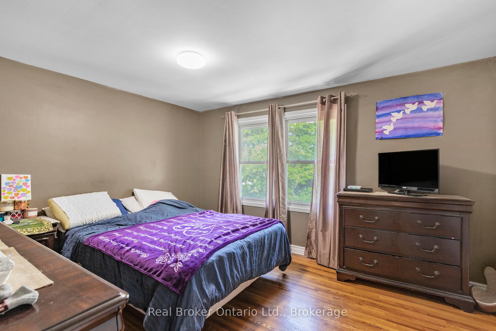 3 Bedrooms Condo at 2111 Meadowbrook, Burlington For sale