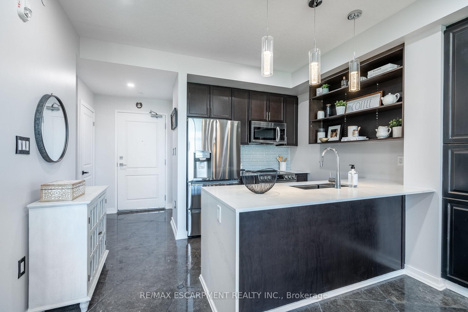 2 Bedrooms Condo at 125 Shoreview, Hamilton For sale