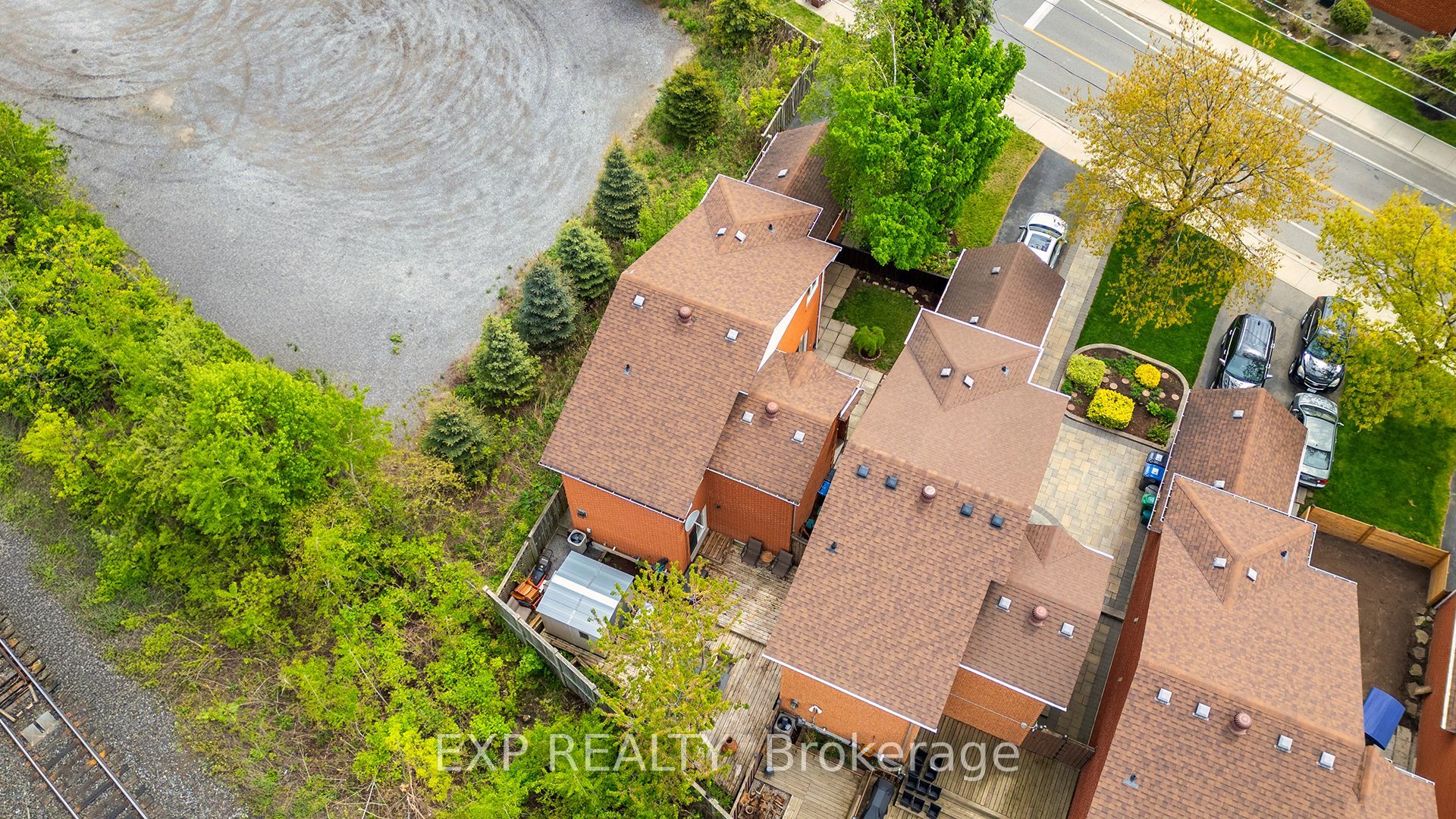 172 Queen Street W