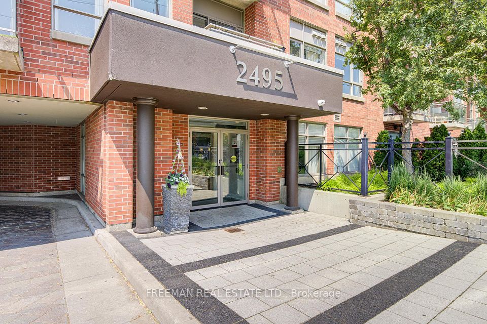 2495 Dundas