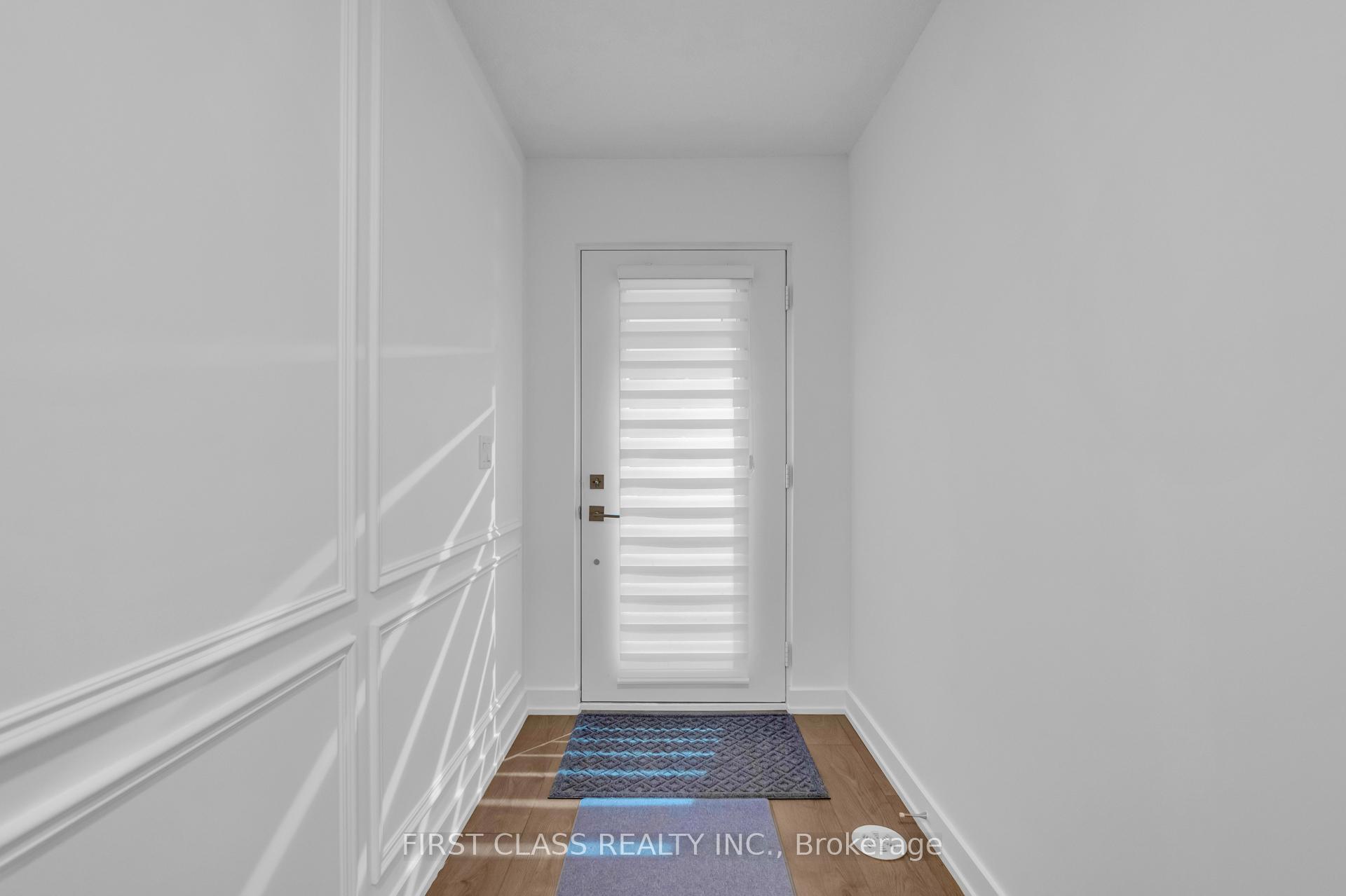 3 Bedrooms Condo at 1121 Cooke, Burlington For sale