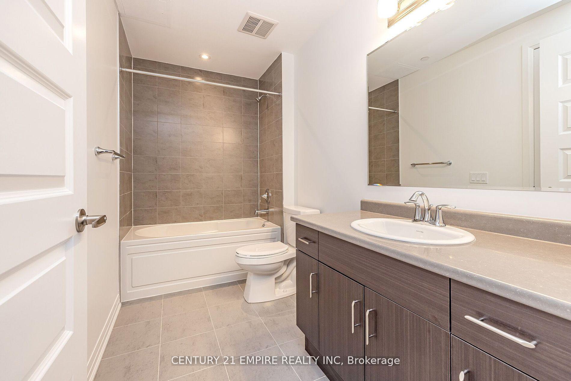 2 Bedrooms Condo at 95 Dundas,  Oakville For sale