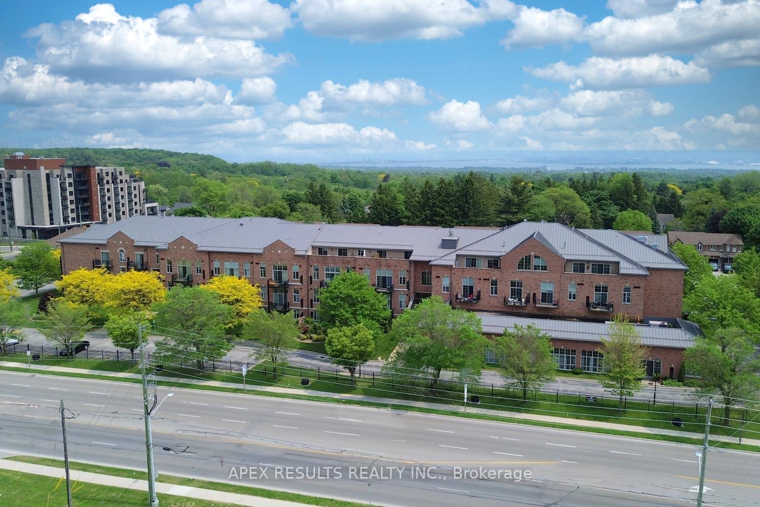 3 Bedrooms Condo at 262 Dundas, Hamilton For sale