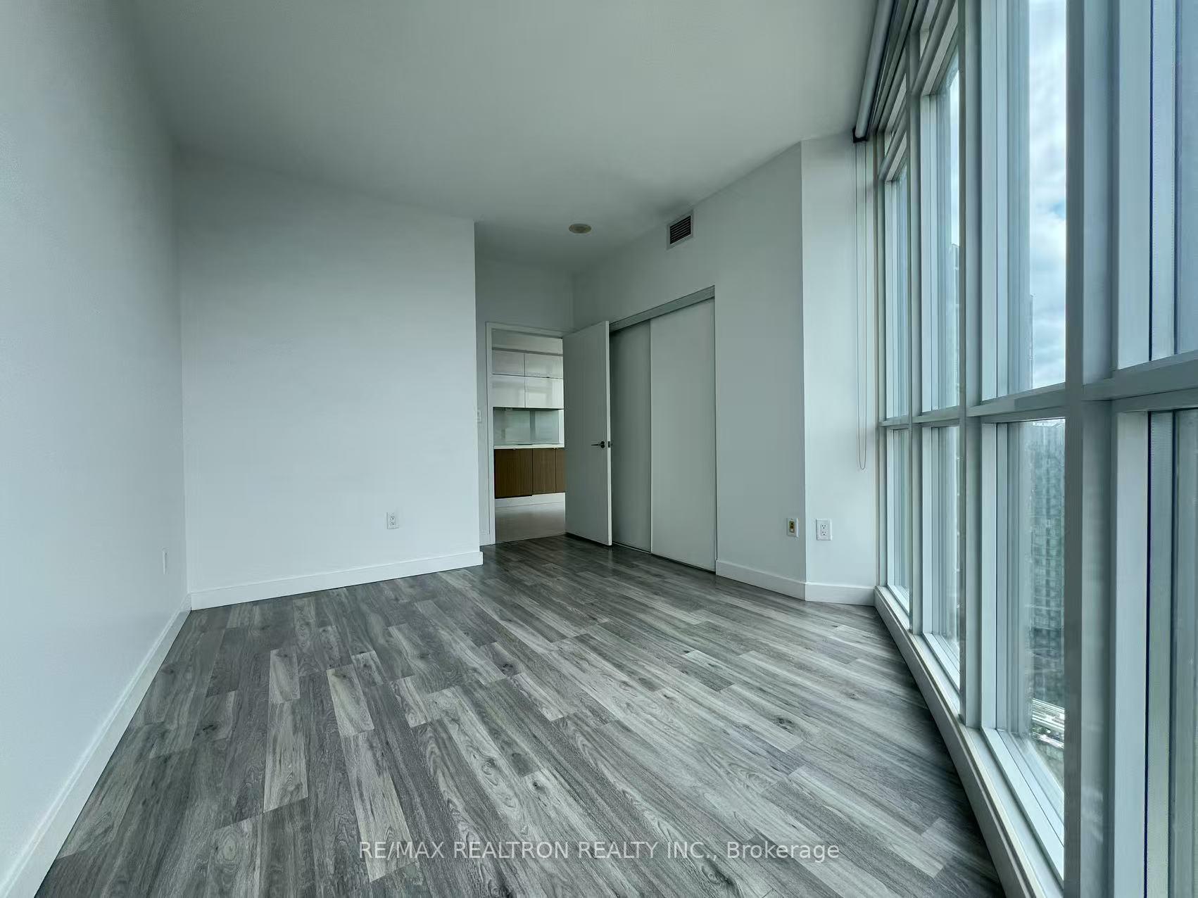 1 Bedroom Condo at 21 Iceboat, Toronto For sale