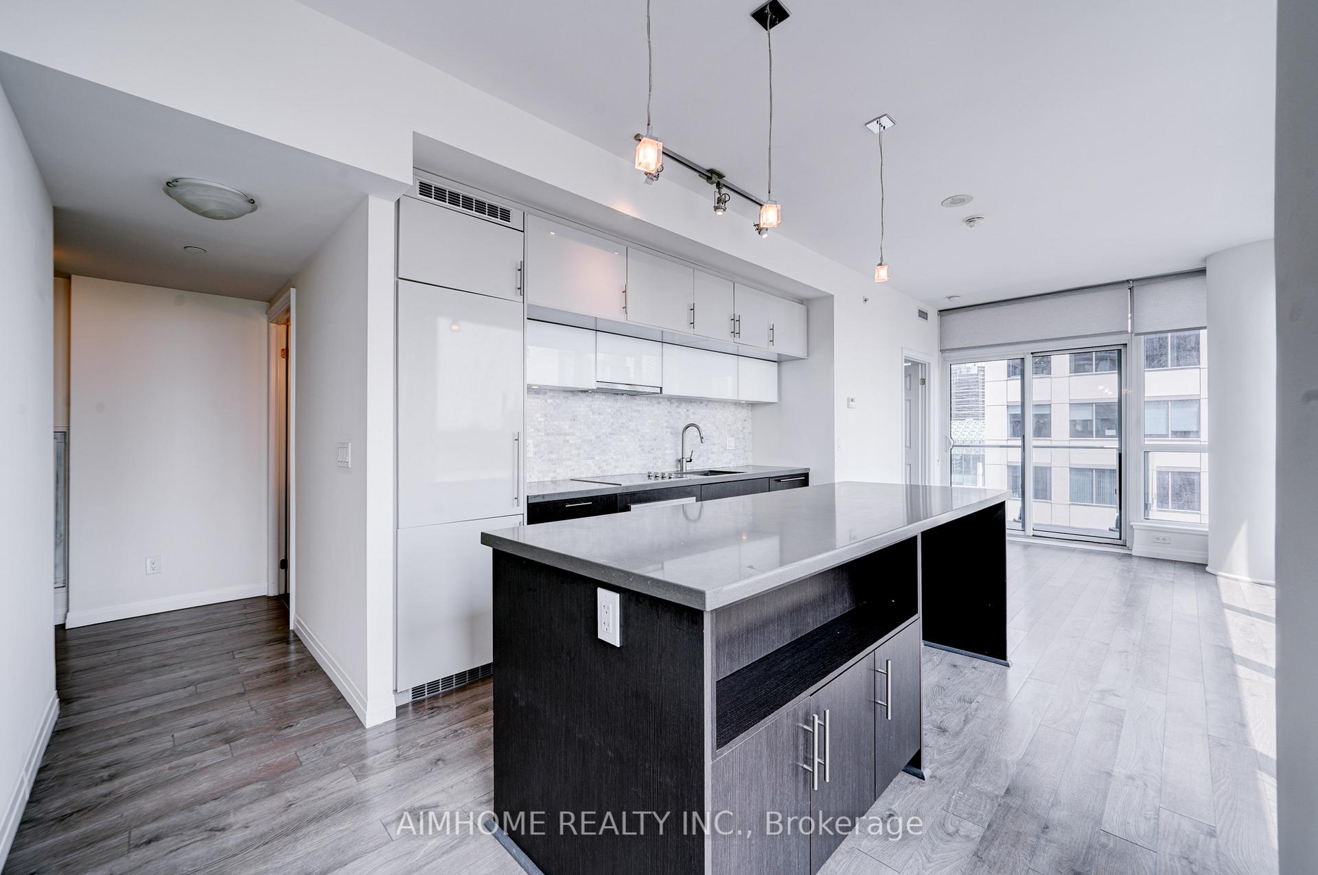2 Bedrooms Condo at 8 Mercer, Toronto For sale