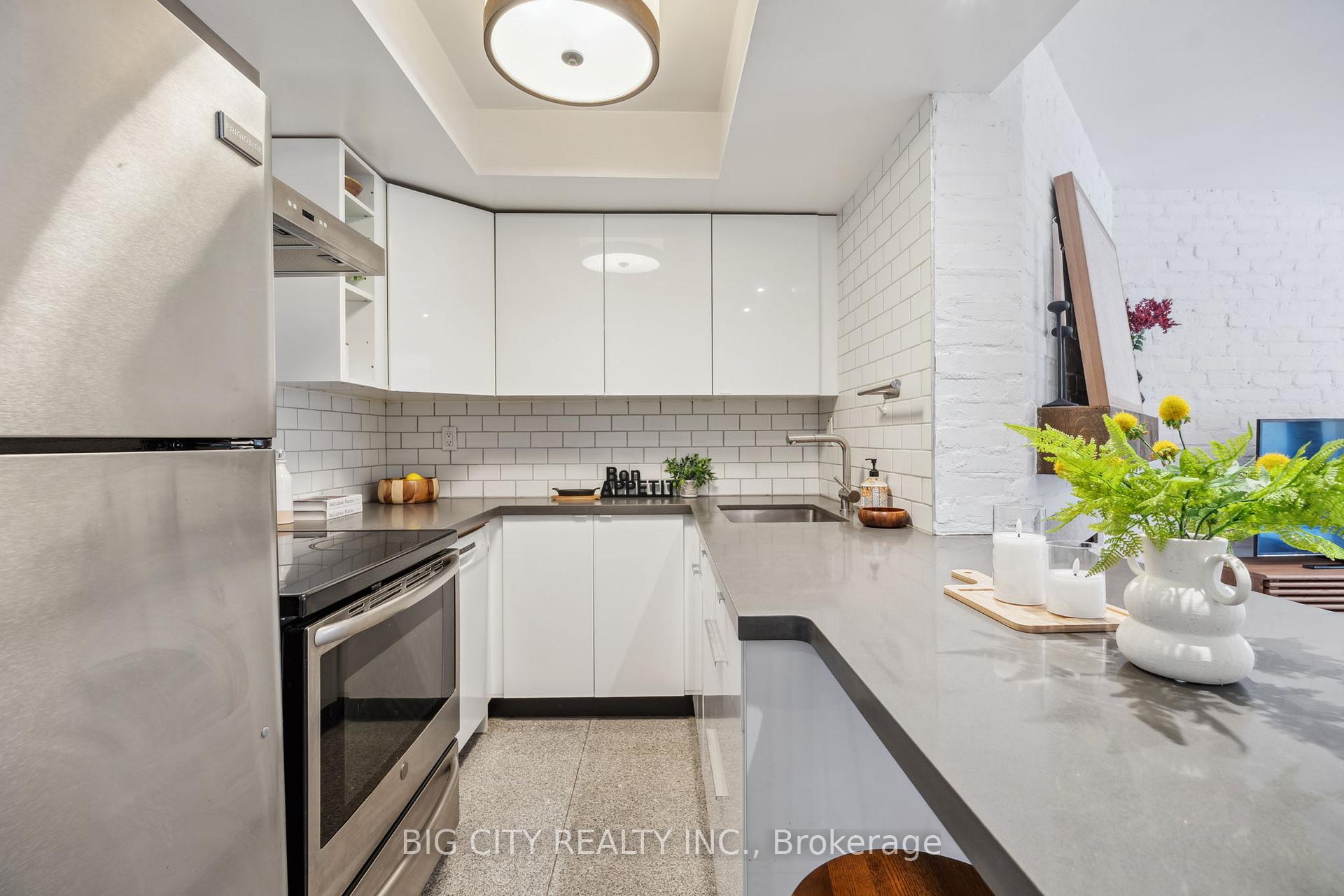 1 Bedroom Condo at 570 Wellington, Toronto For sale