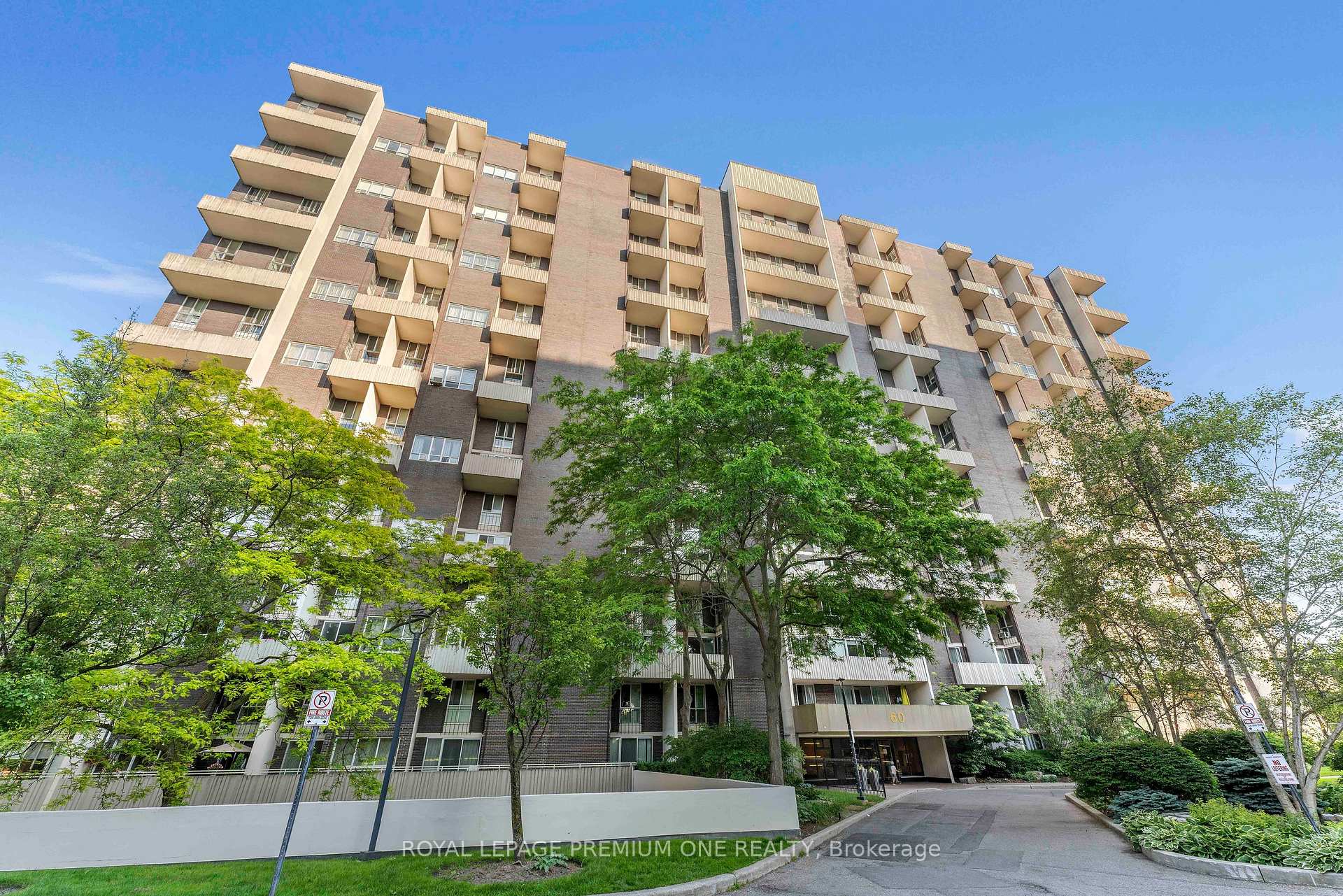 3 Bedrooms Condo at 60 Southport, Toronto For sale
