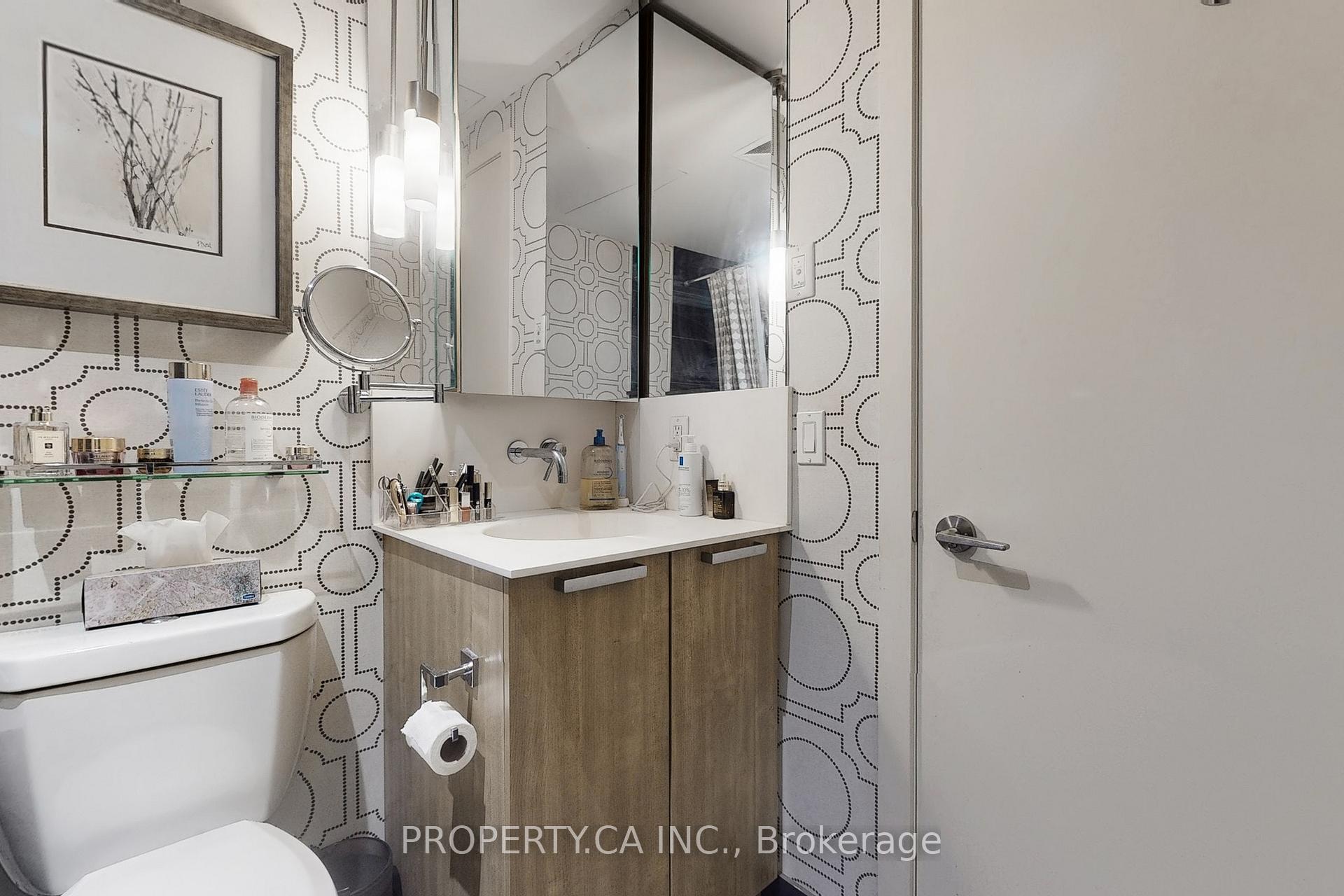 1 Bedroom Condo at 650 King, Toronto For sale
