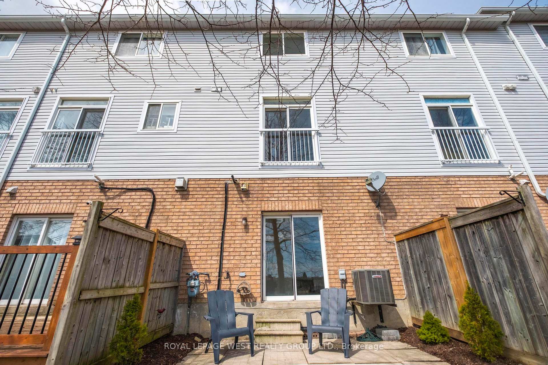 3 Bedrooms Condo at 280 Hillcrest,  Mississauga For sale