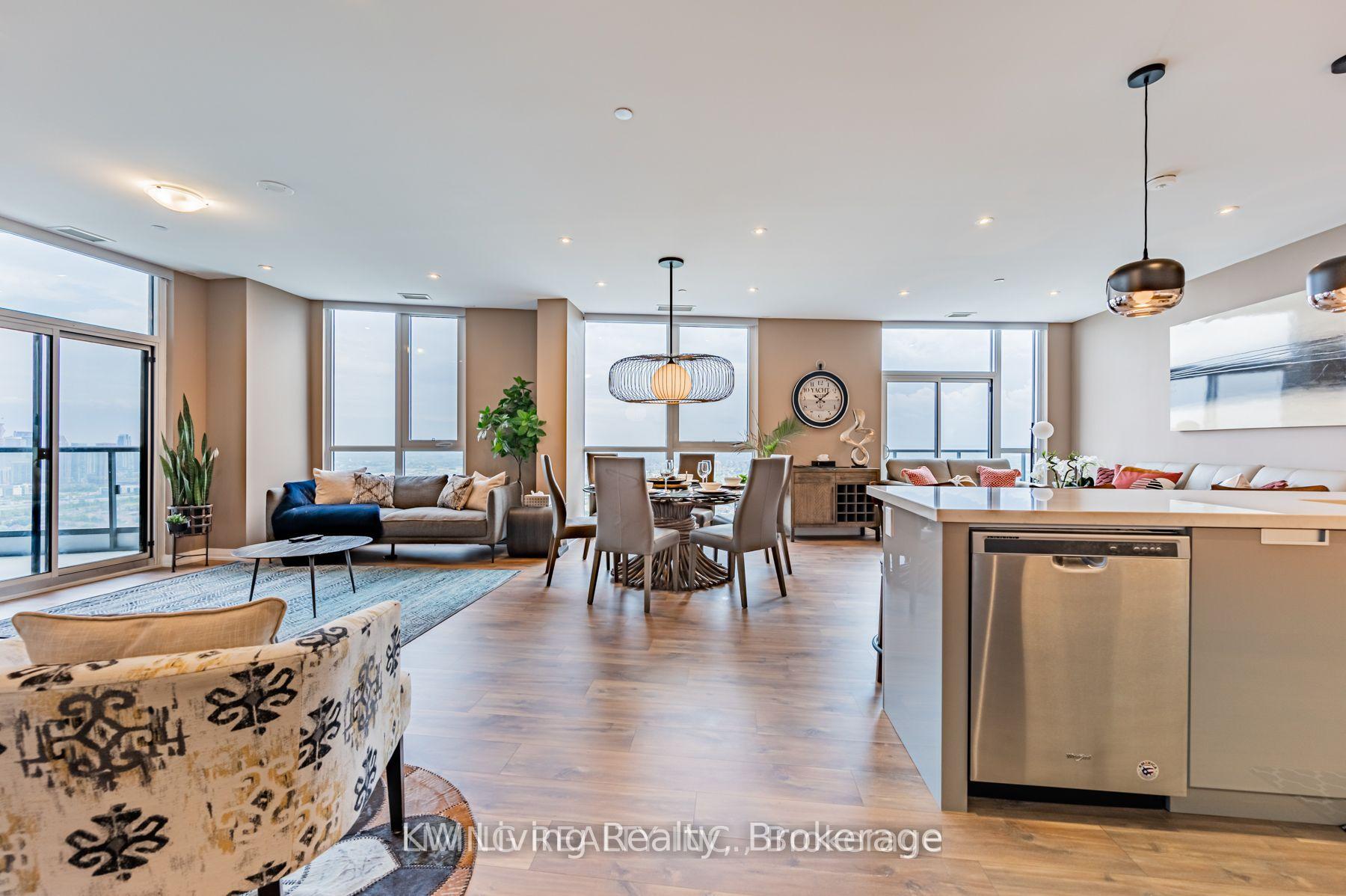 4 Bedrooms Condo at 35 Watergarden, Mississauga For sale
