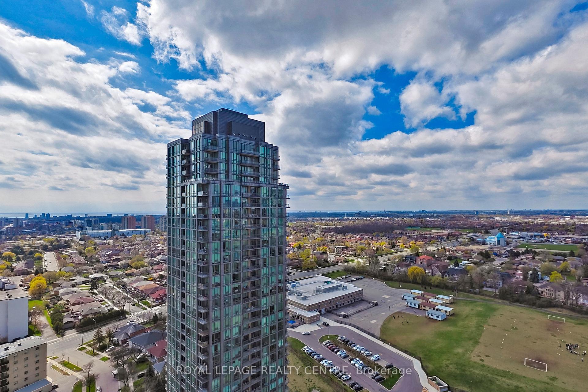 2 Bedrooms Condo at 36 ELM,  Mississauga For sale