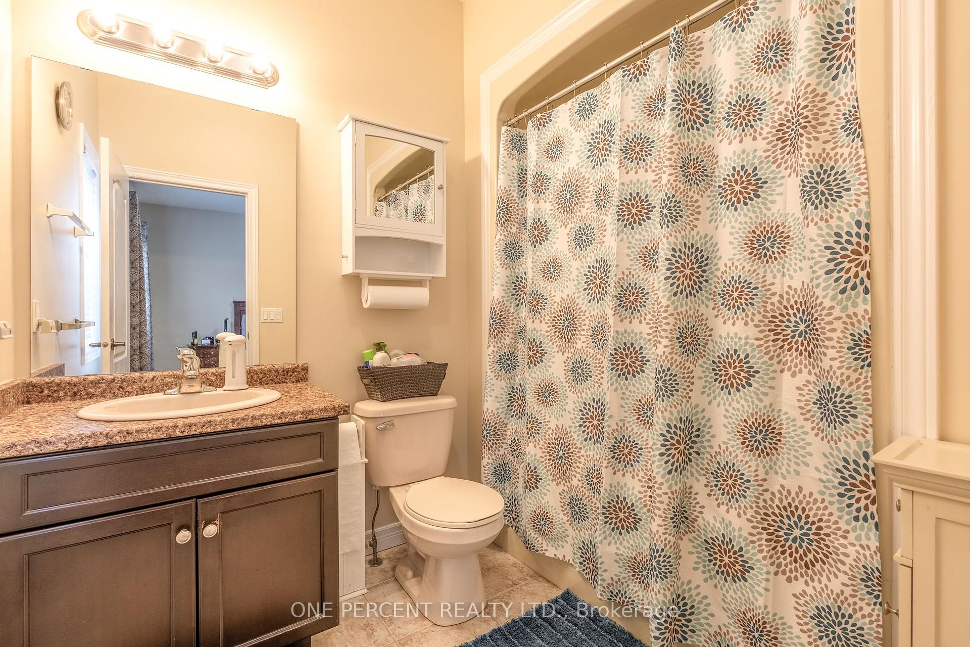 2 Bedrooms Condo at 21 Stickland, Hamilton For sale